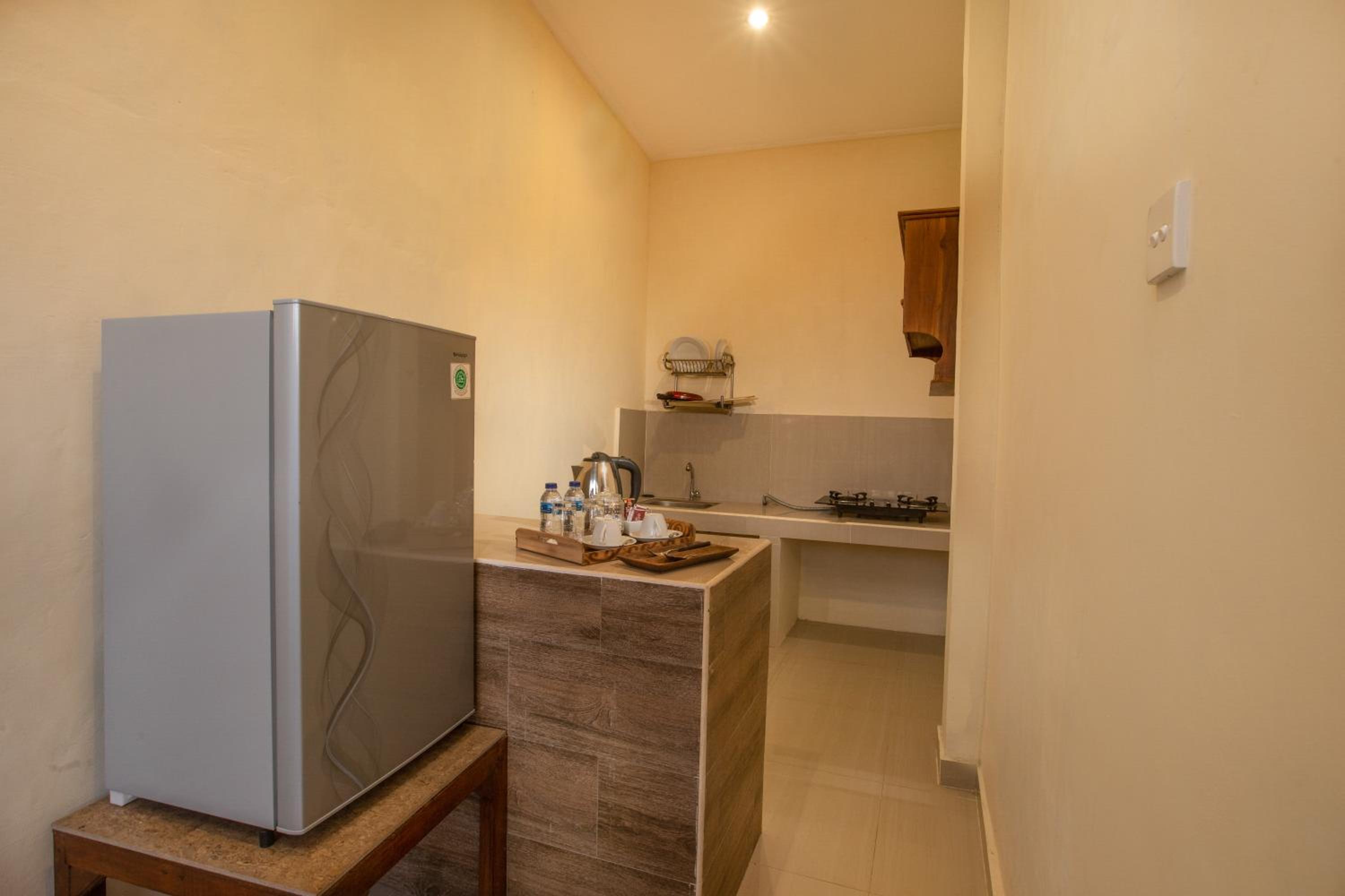 Deluxe Room with Kitchen - Photo 6