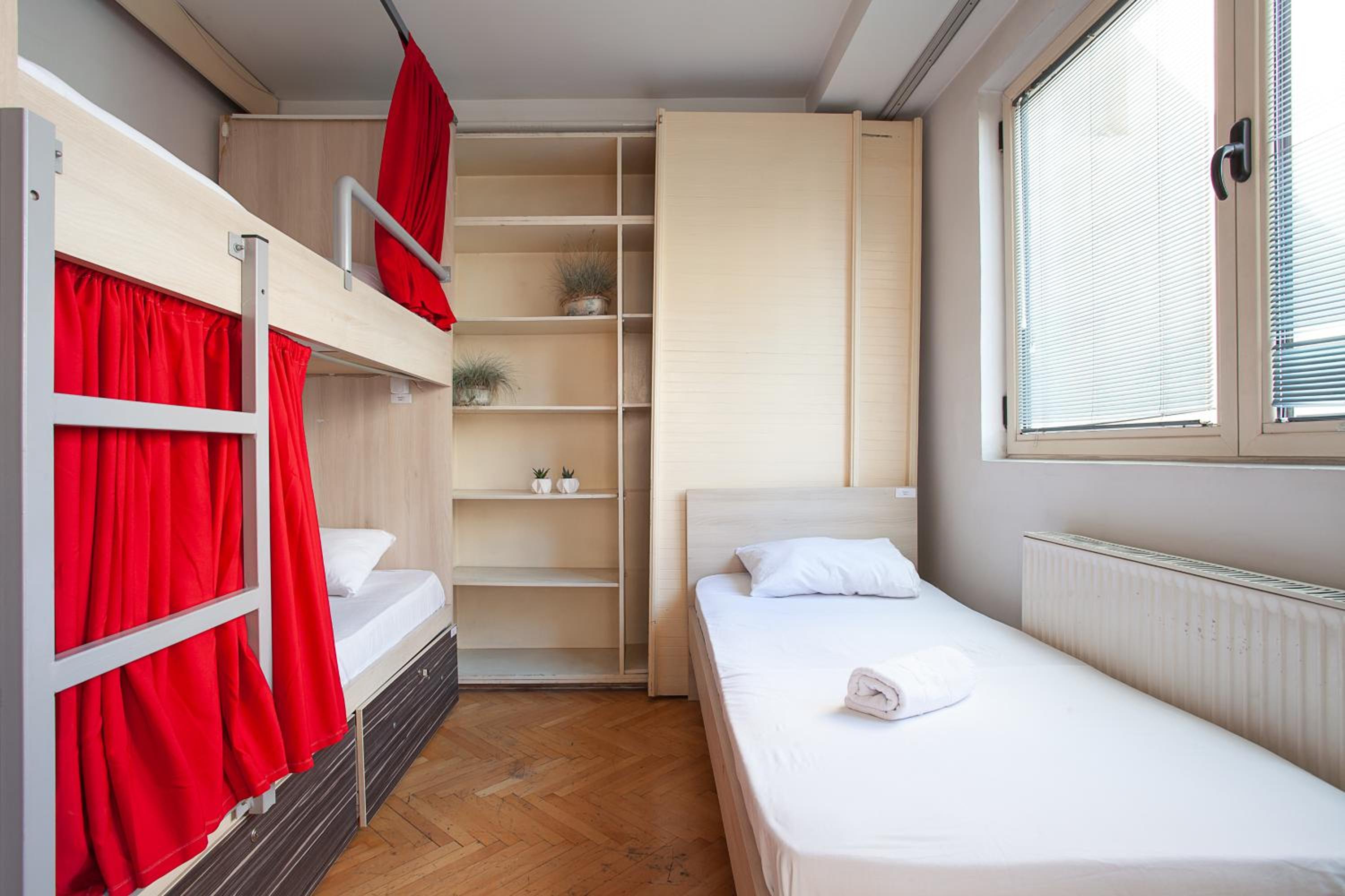 Bed in 6-Bed Dormitory Room photo 2