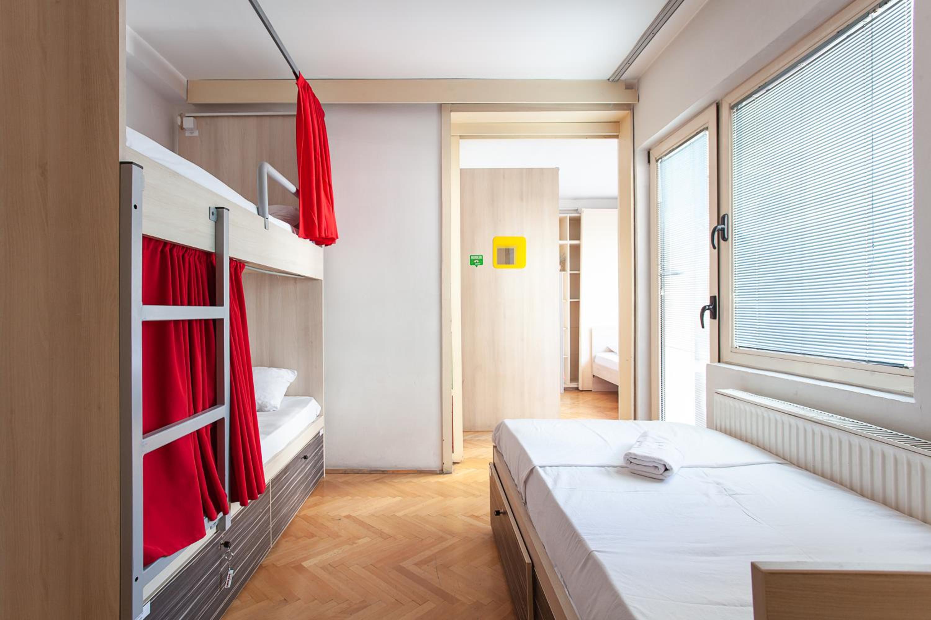 Bed in 6-Bed Dormitory Room photo 1