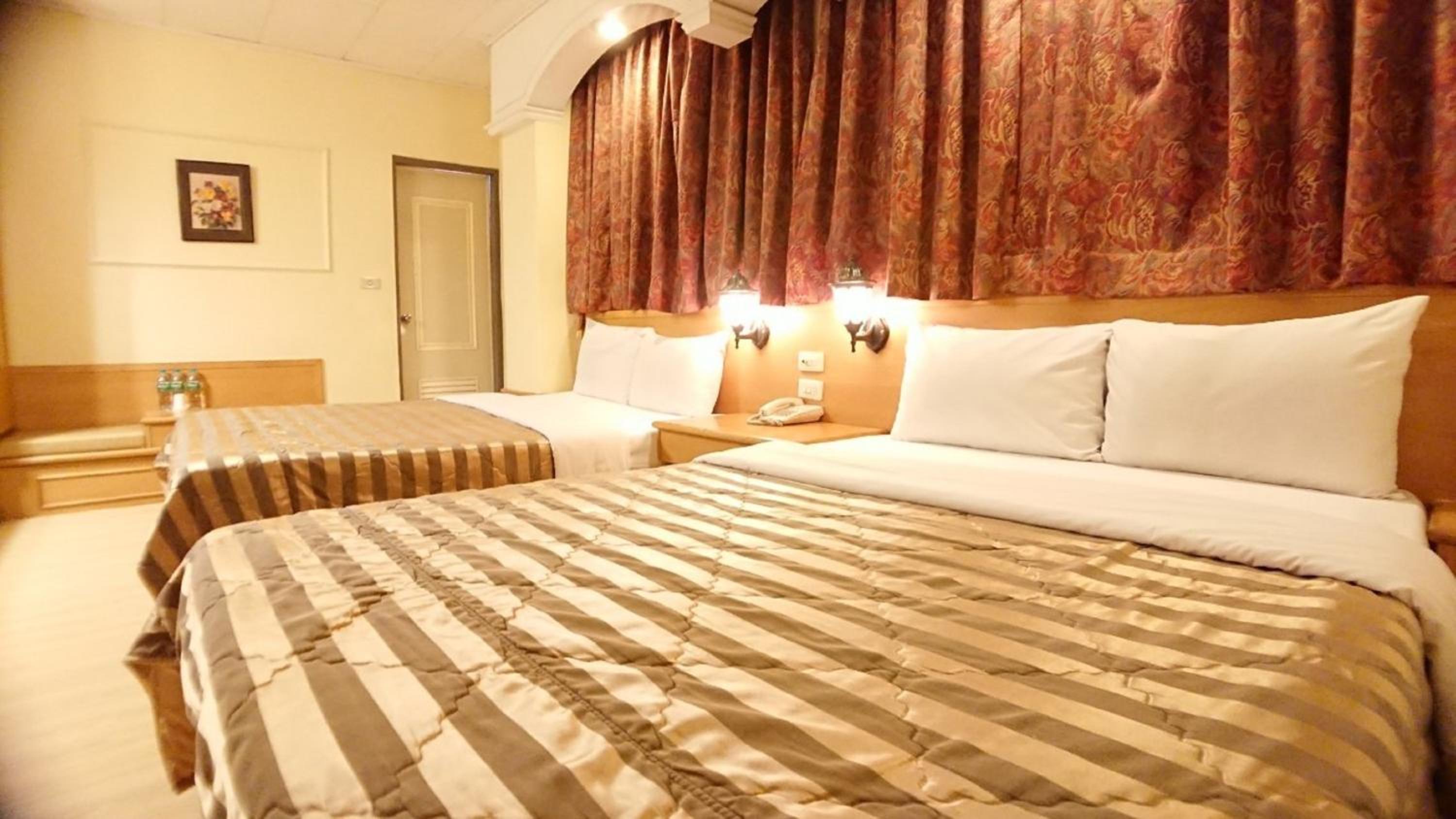Quadruple Room with Bath photo 2