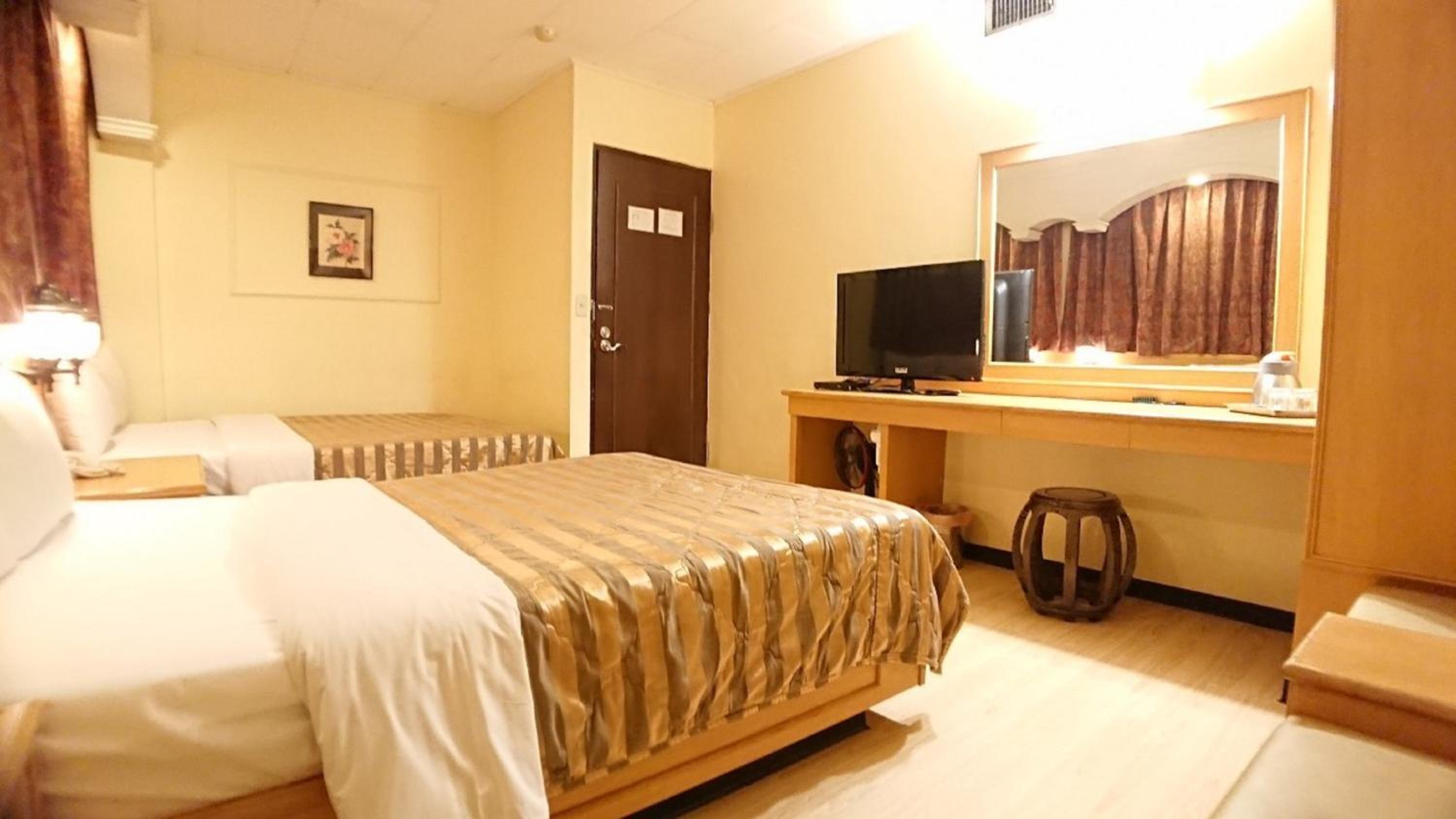 Quadruple Room with Bath photo 3