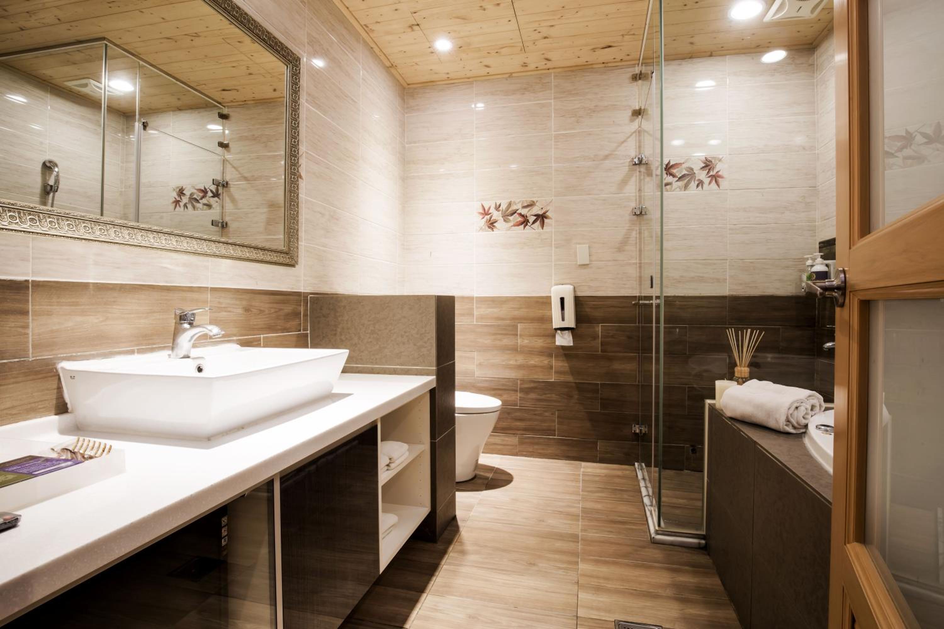 Family Room - Photo 23