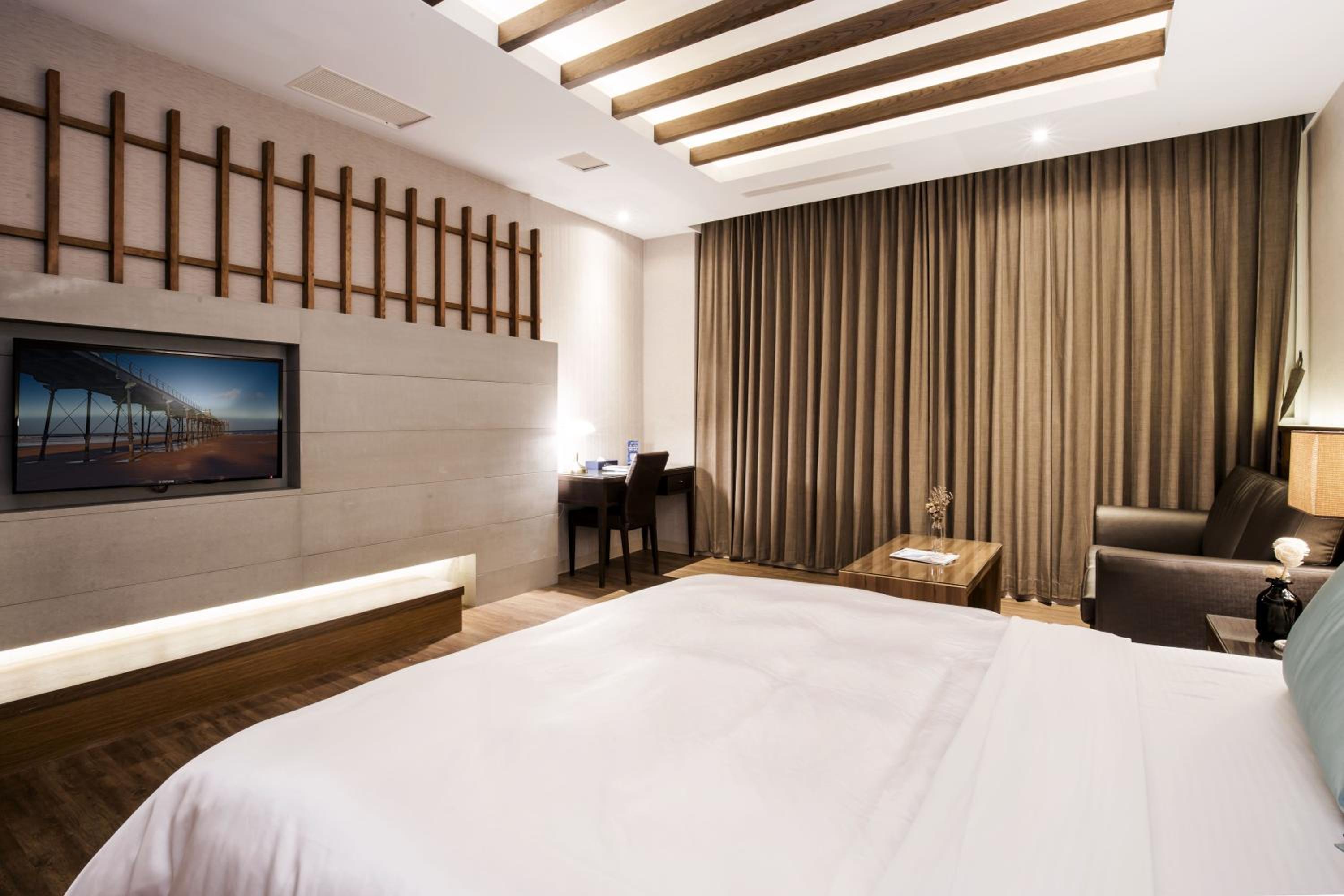 Business Double Room - Photo 1
