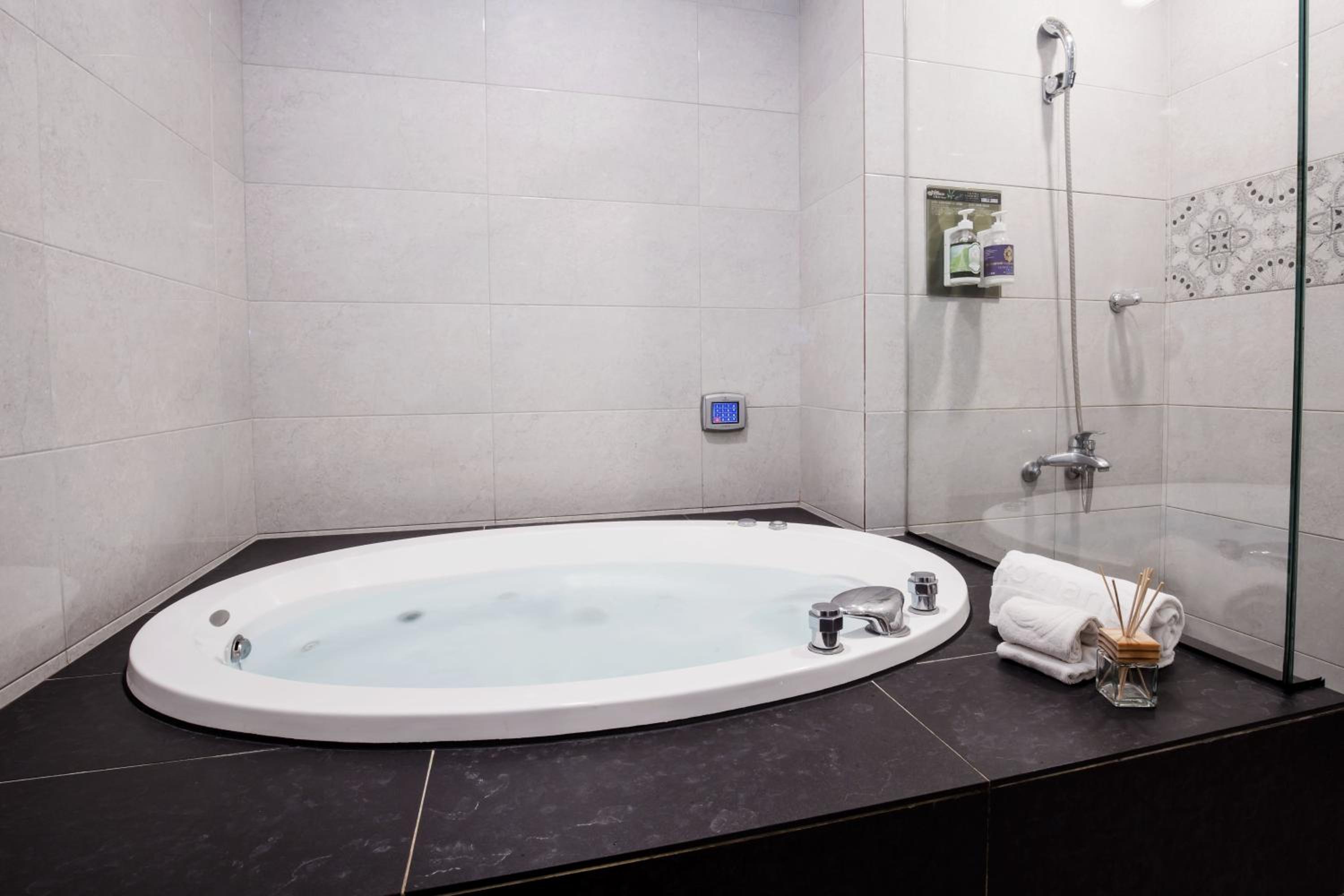 Business Double Room - Photo 4