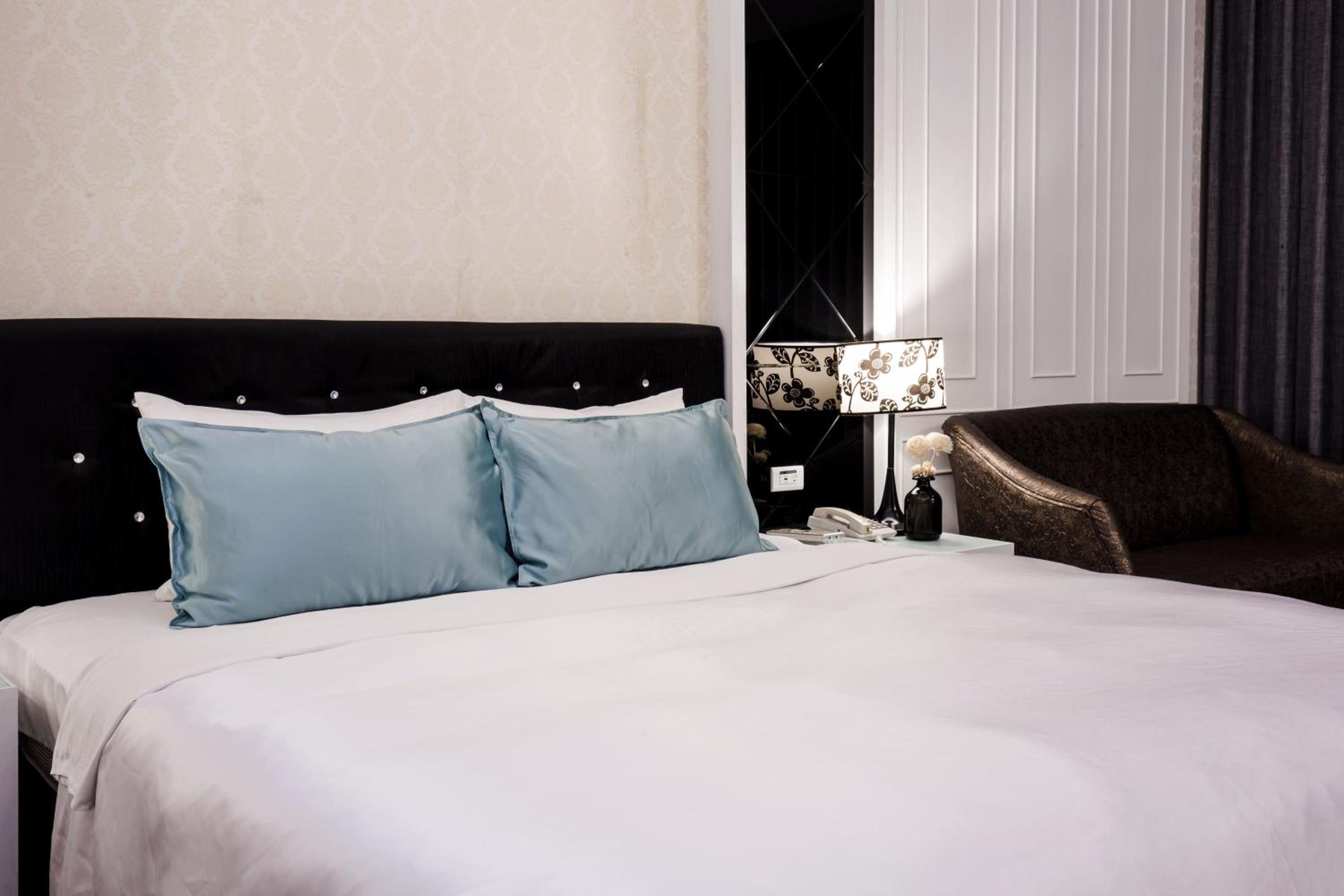 Business Double Room - Photo 13