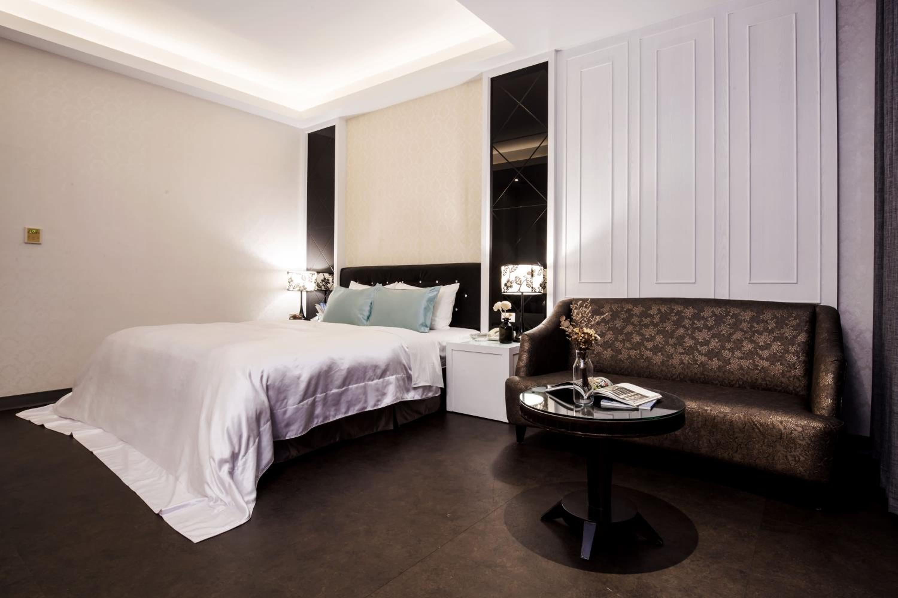 Business Double Room - Photo 12