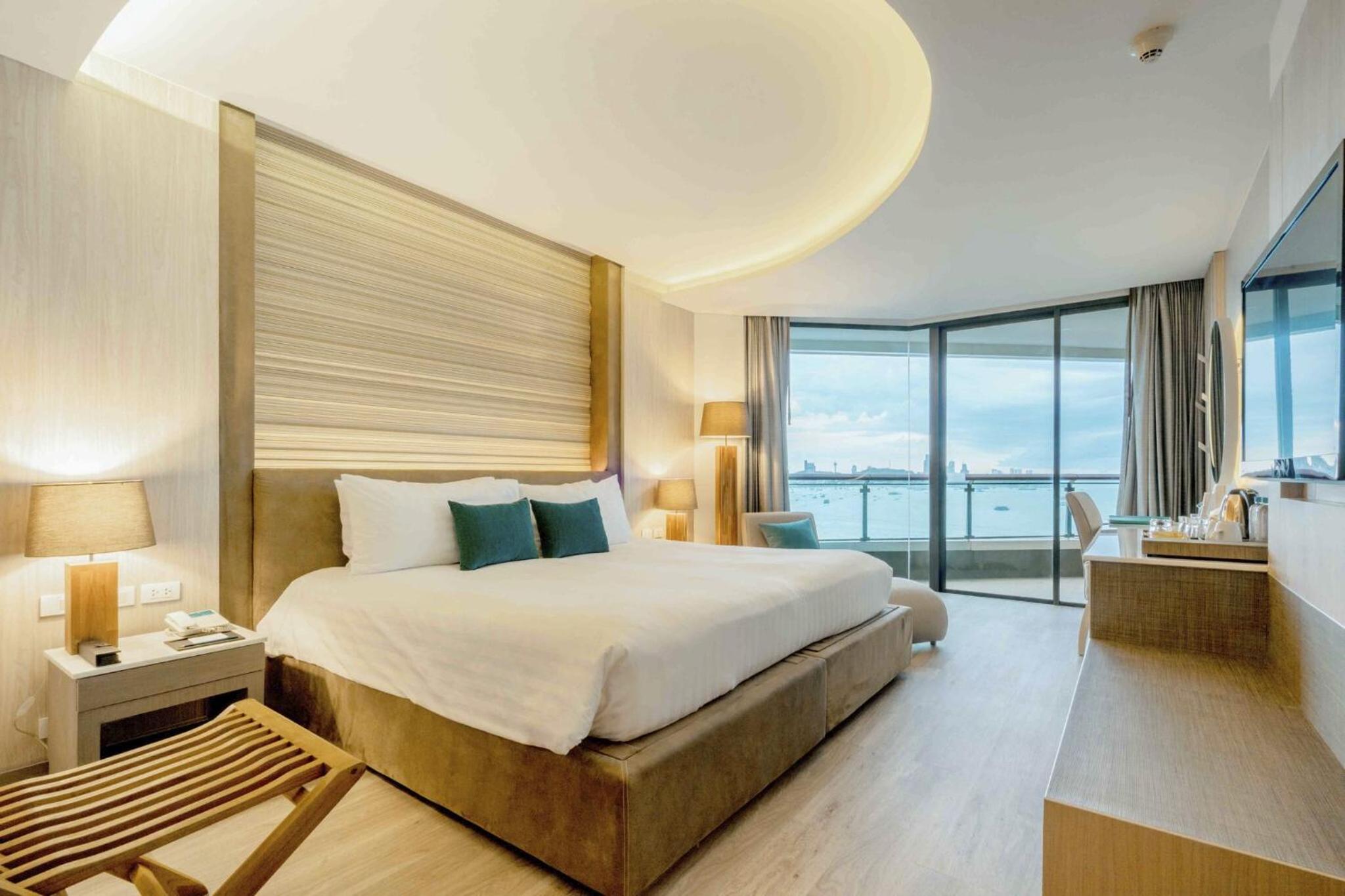Deluxe King Room with Sea View