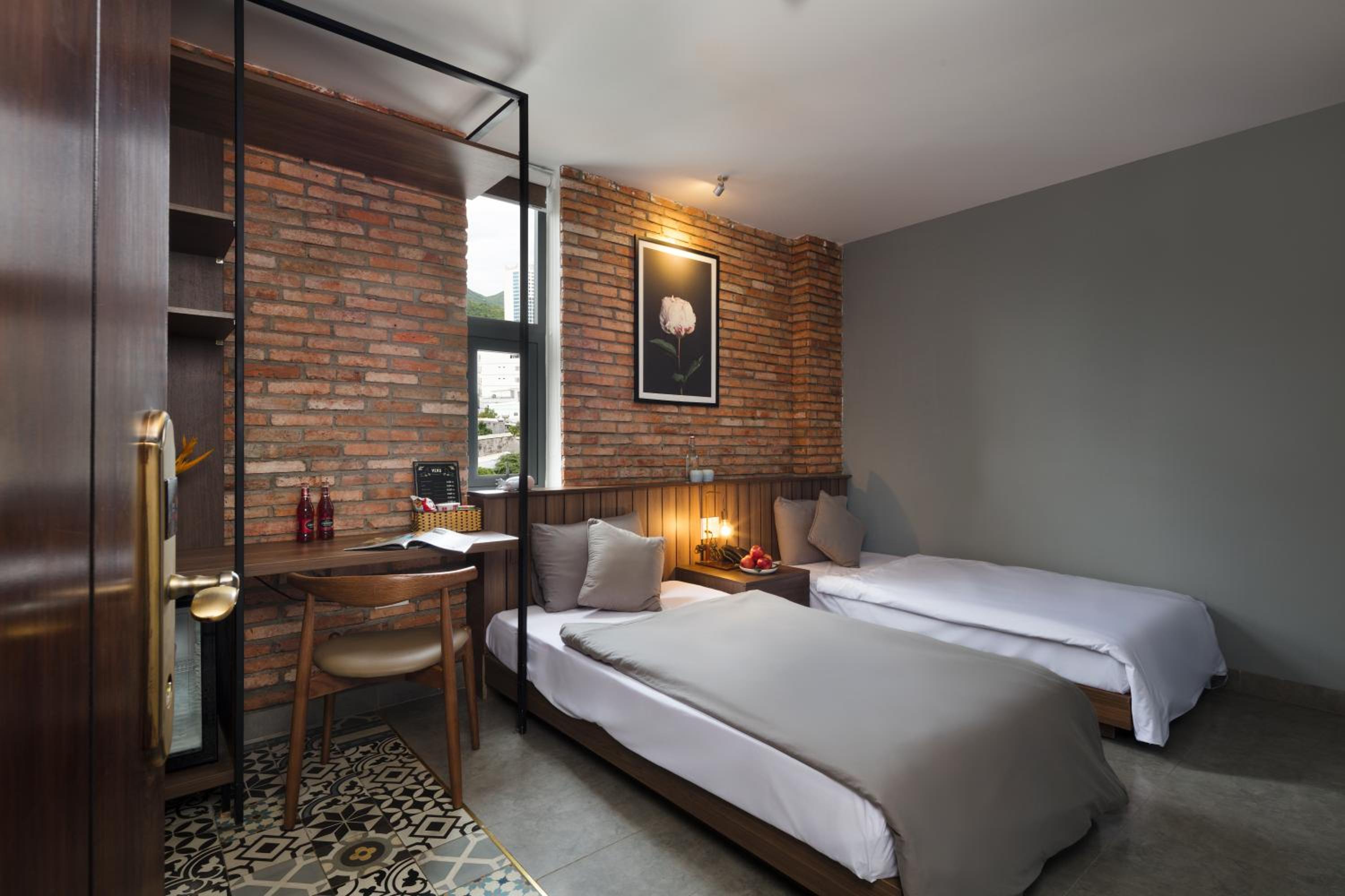 Cozy Room, 2 Single Bed with Window