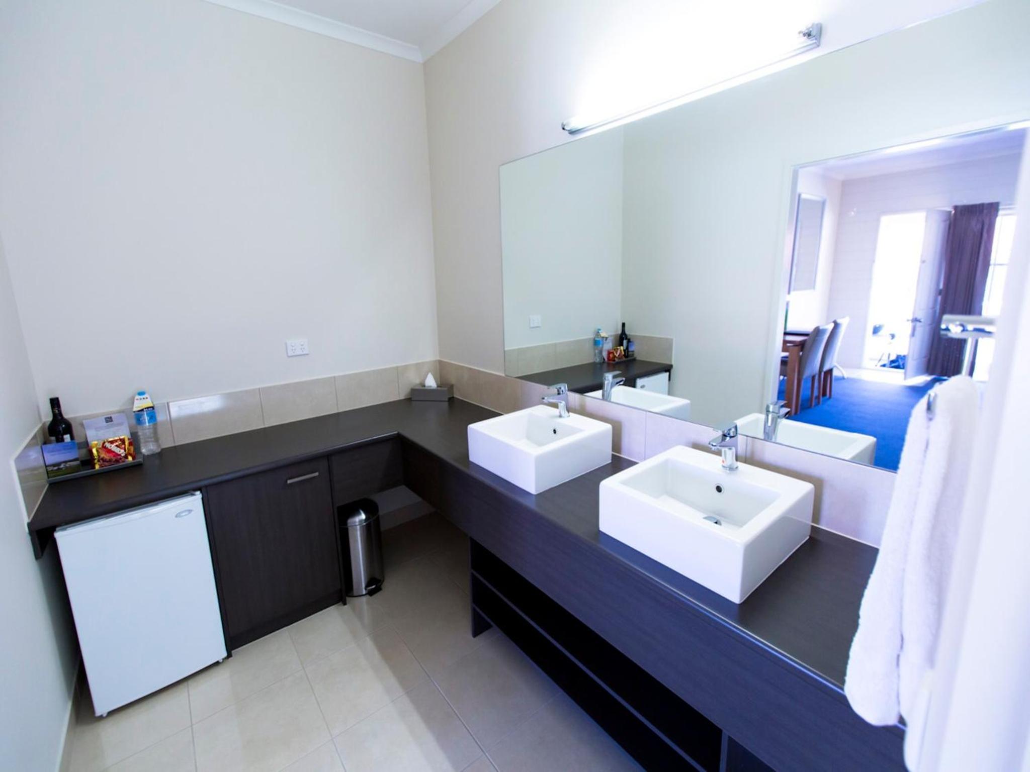 Deluxe Queen Room - Non-Smoking photo 3