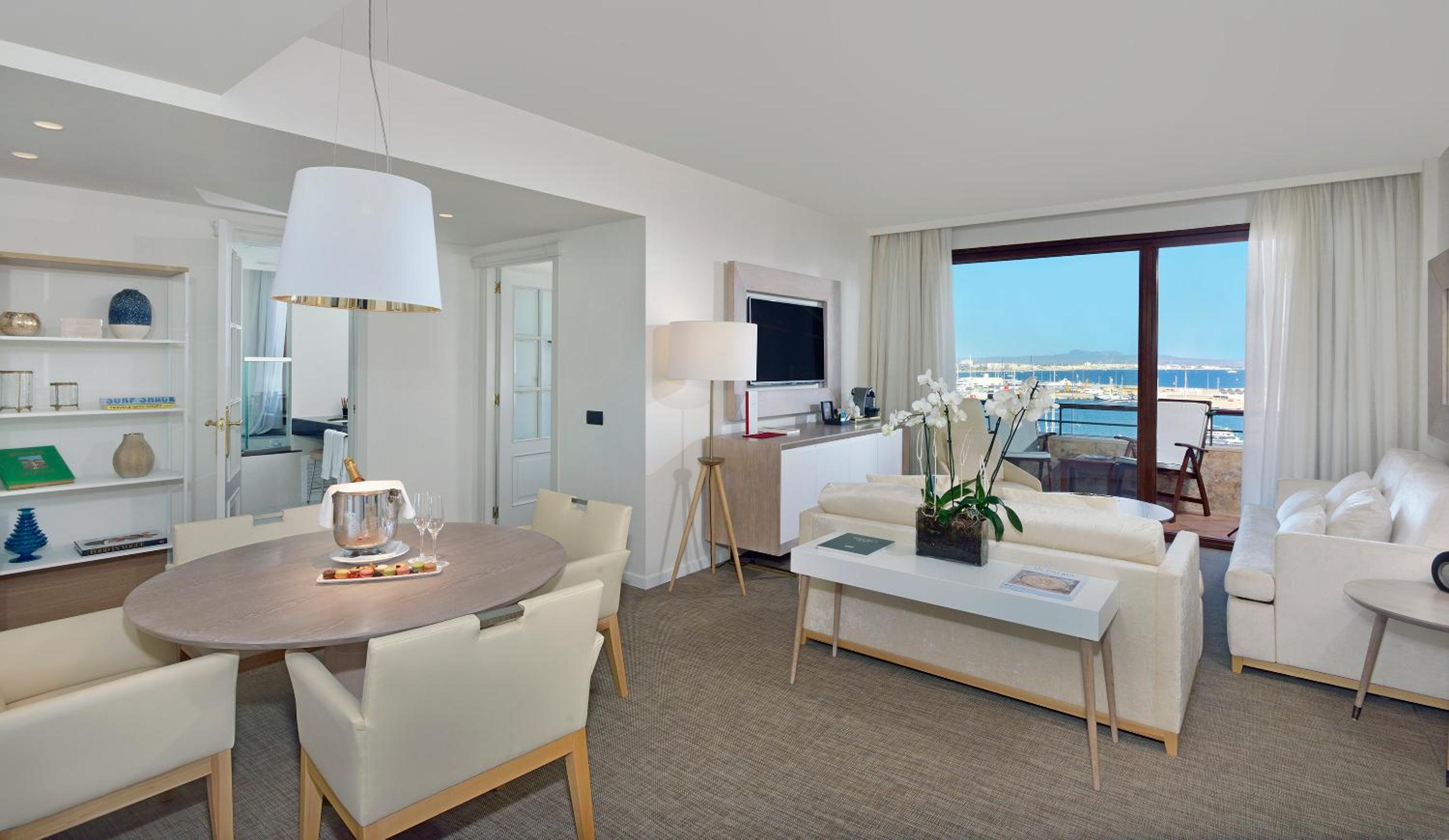 Red Level Master Suite with Sea and Cathedral View - Photo 1