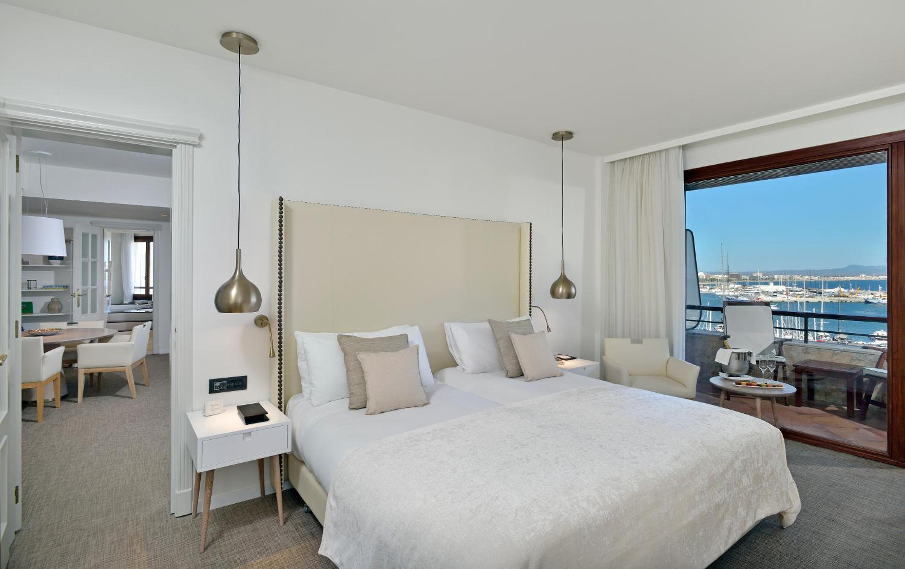 Red Level Presidential Suite with Sea and Cathedral View