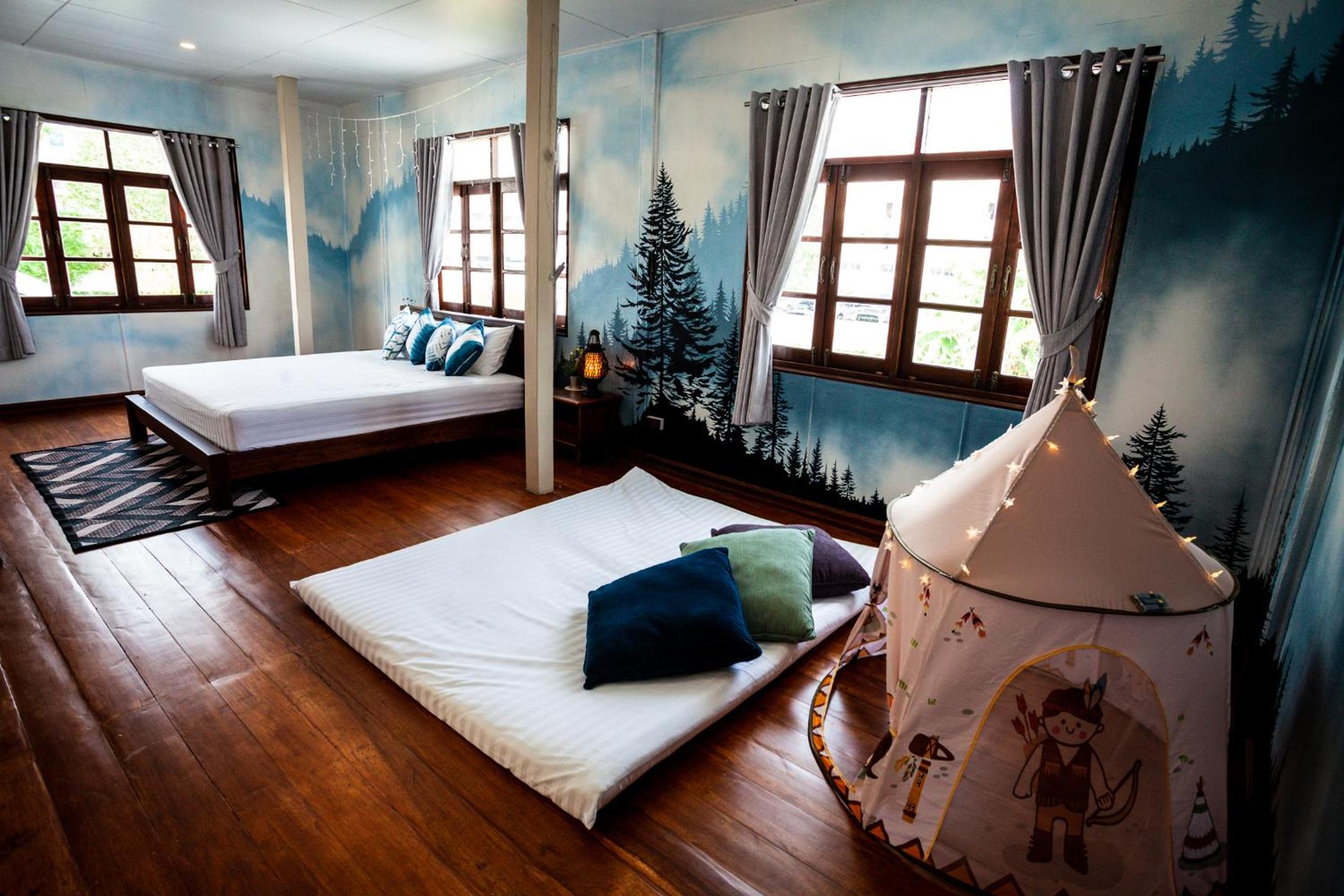 Deluxe Family Room - Photo 14