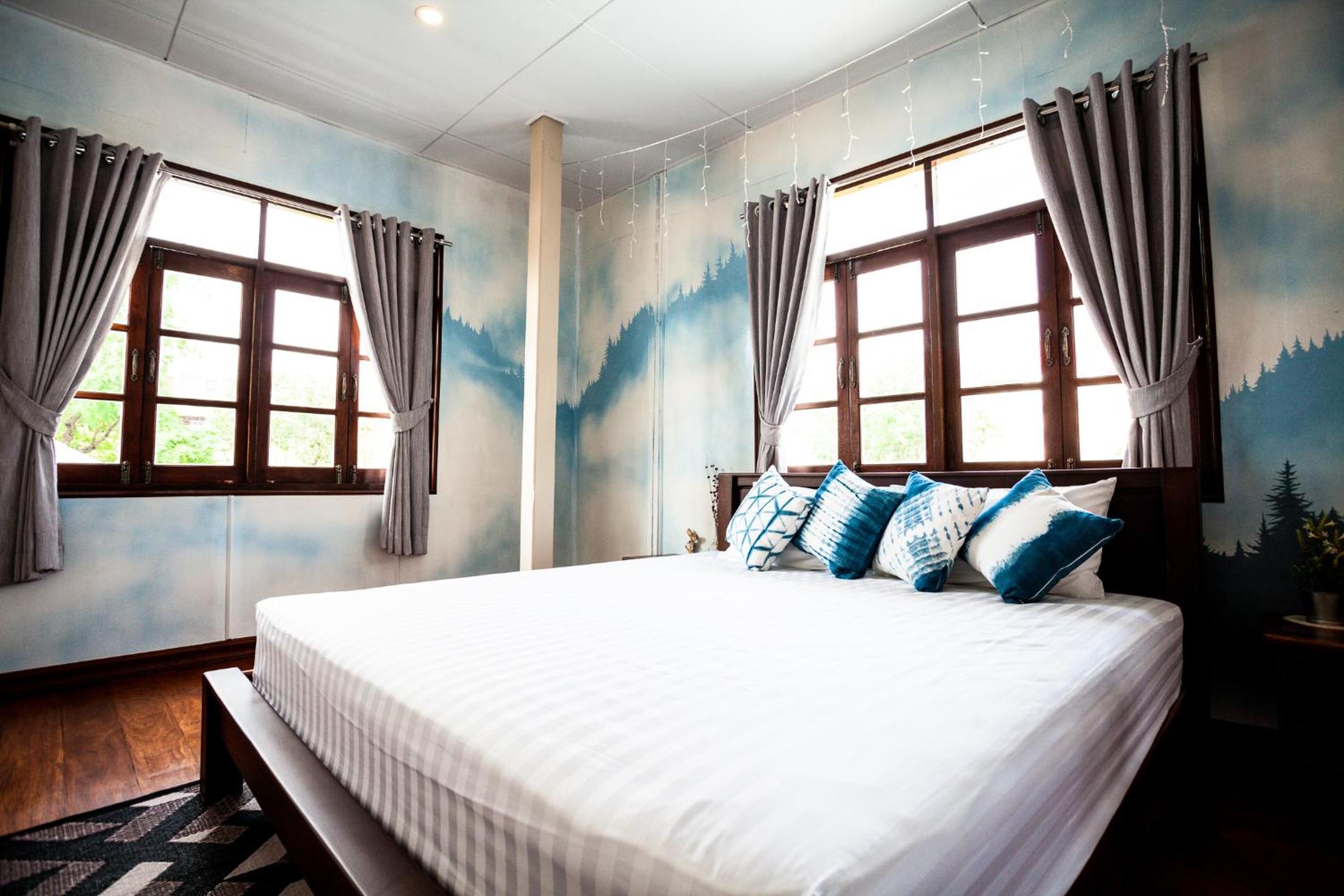 Deluxe Family Room - Photo 11