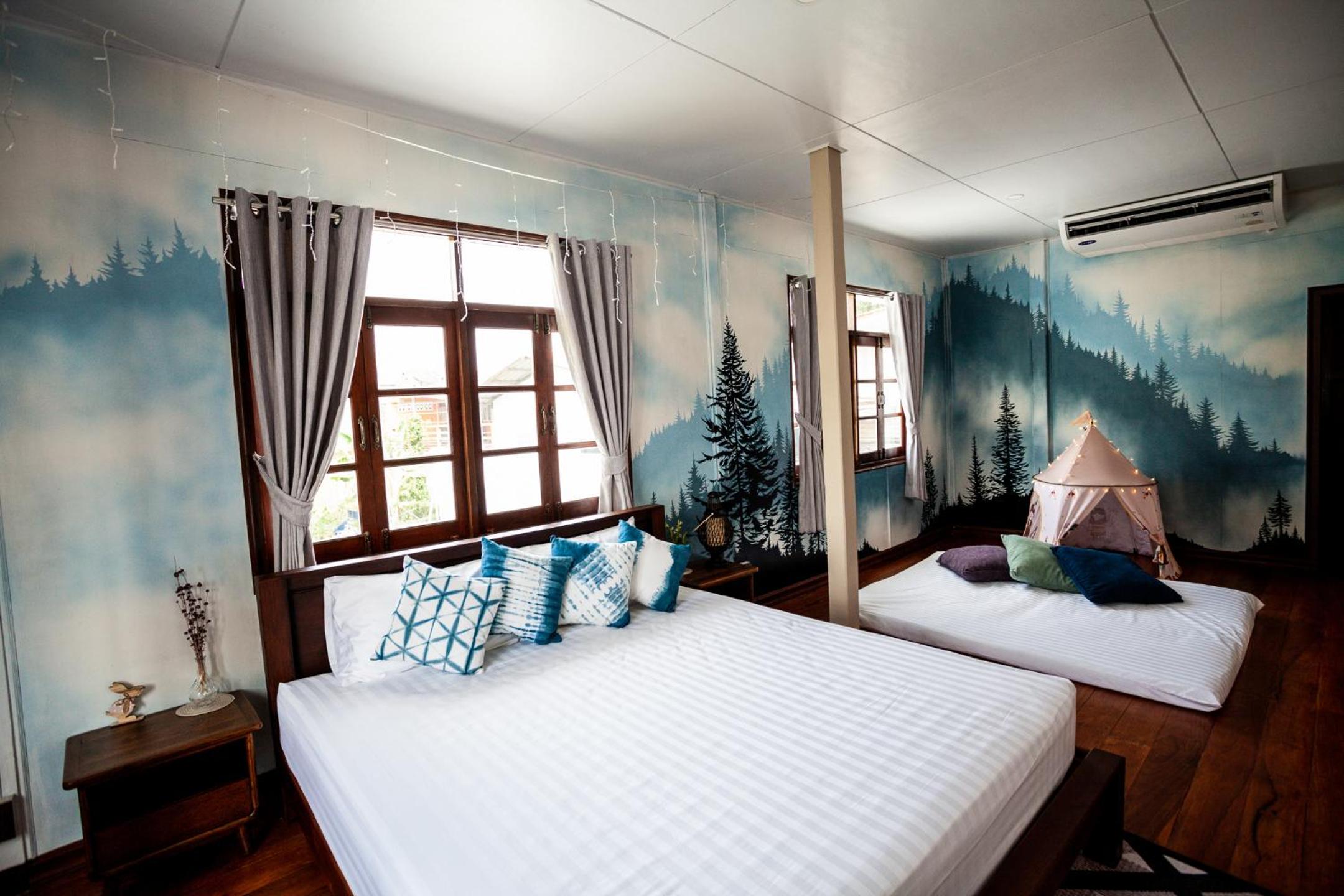 Deluxe Family Room - Photo 1
