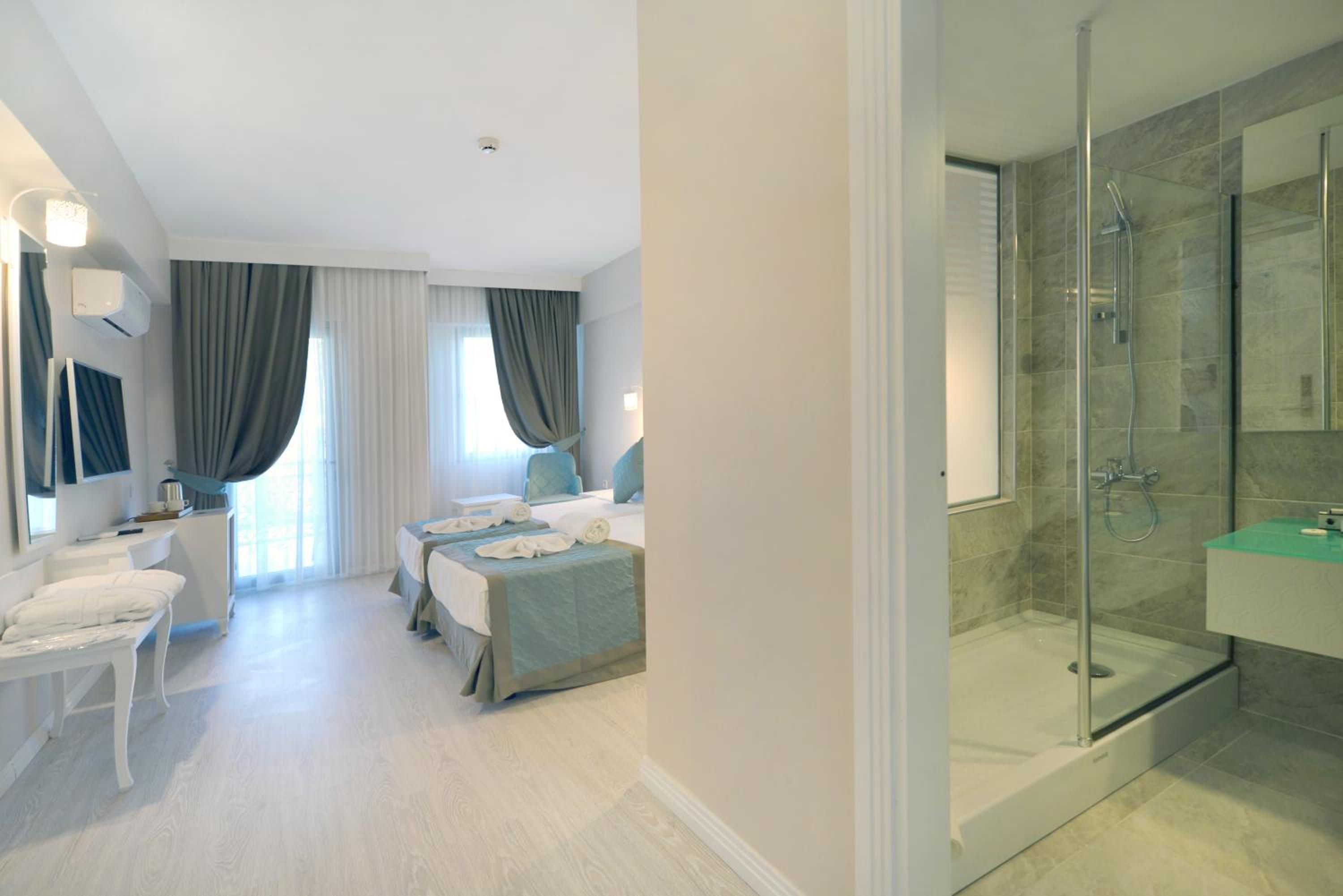 Family Room - Photo 7