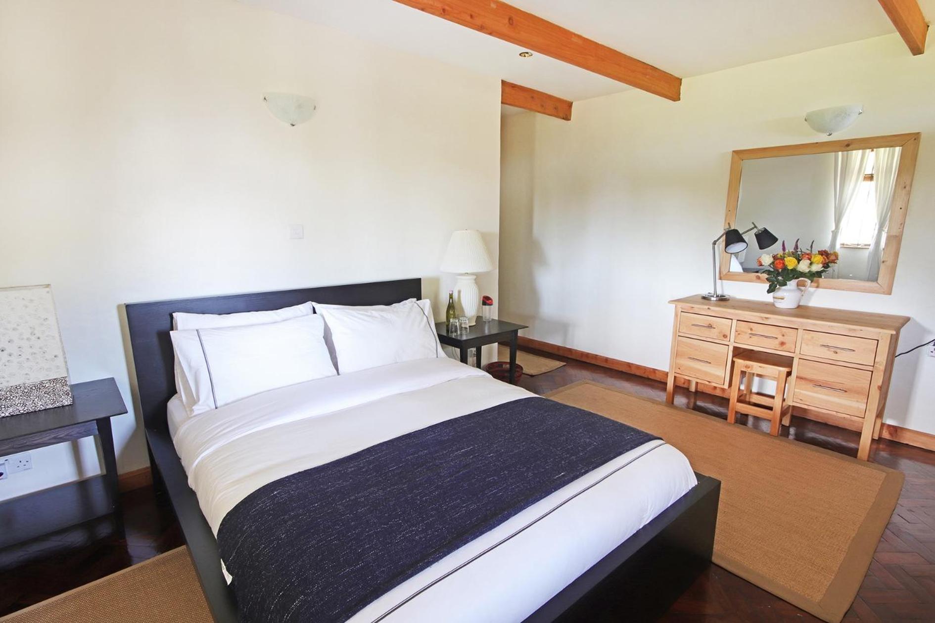Queen Room with Garden View - Photo 2