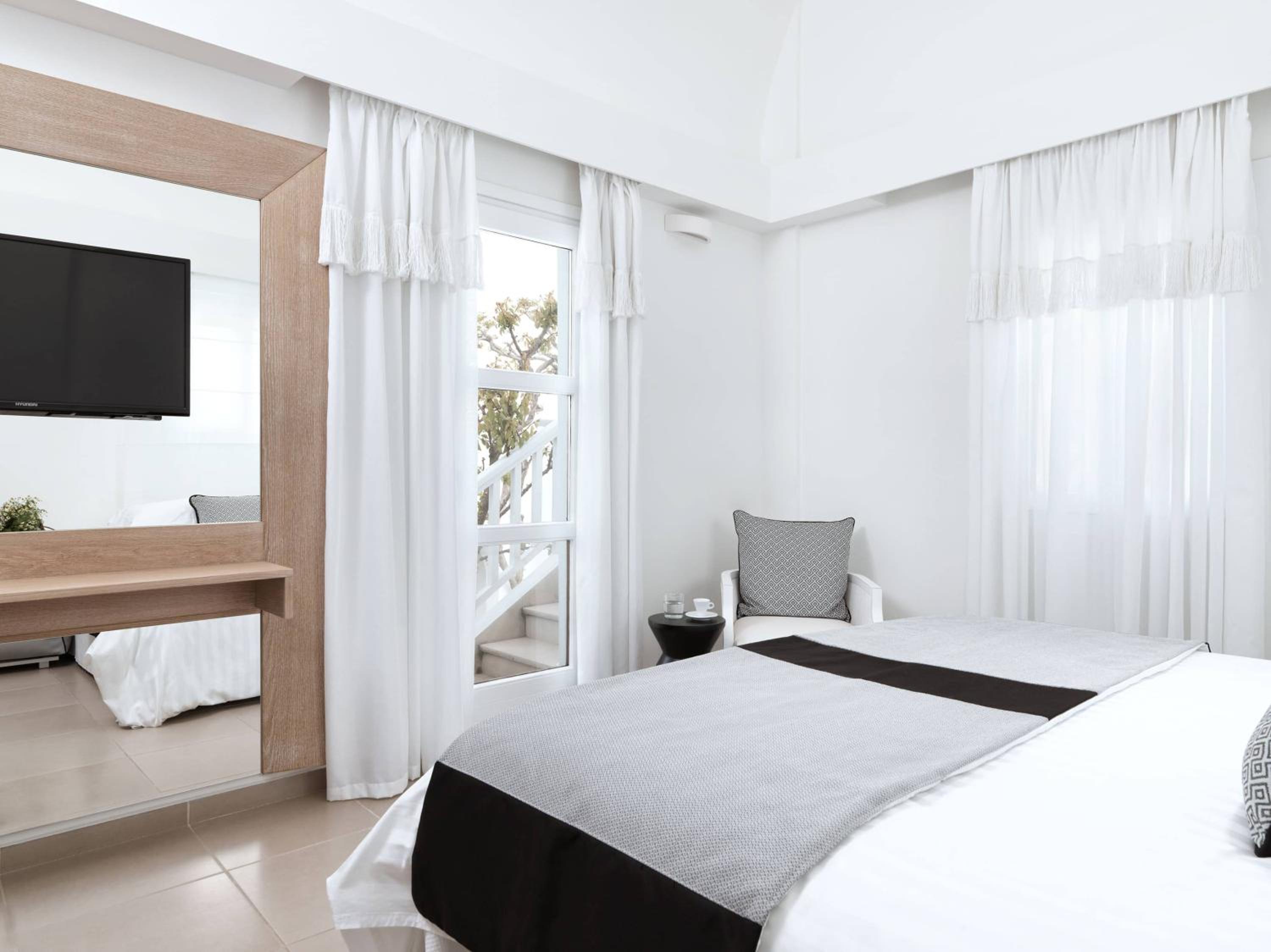 Double Room with Balcony - Photo 4