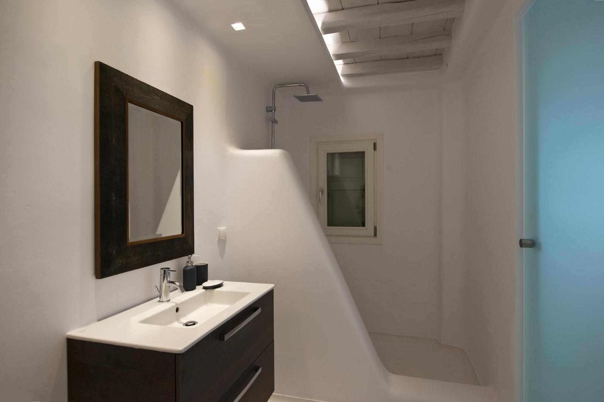 Villa with Private Pool - Photo 5