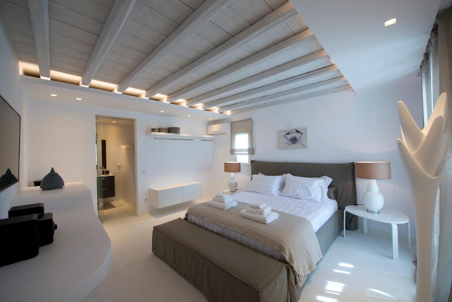 Villa with Private Pool - Photo 4