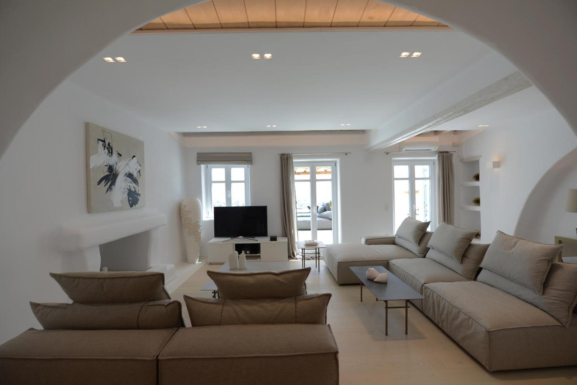 Villa with Private Pool - Photo 25