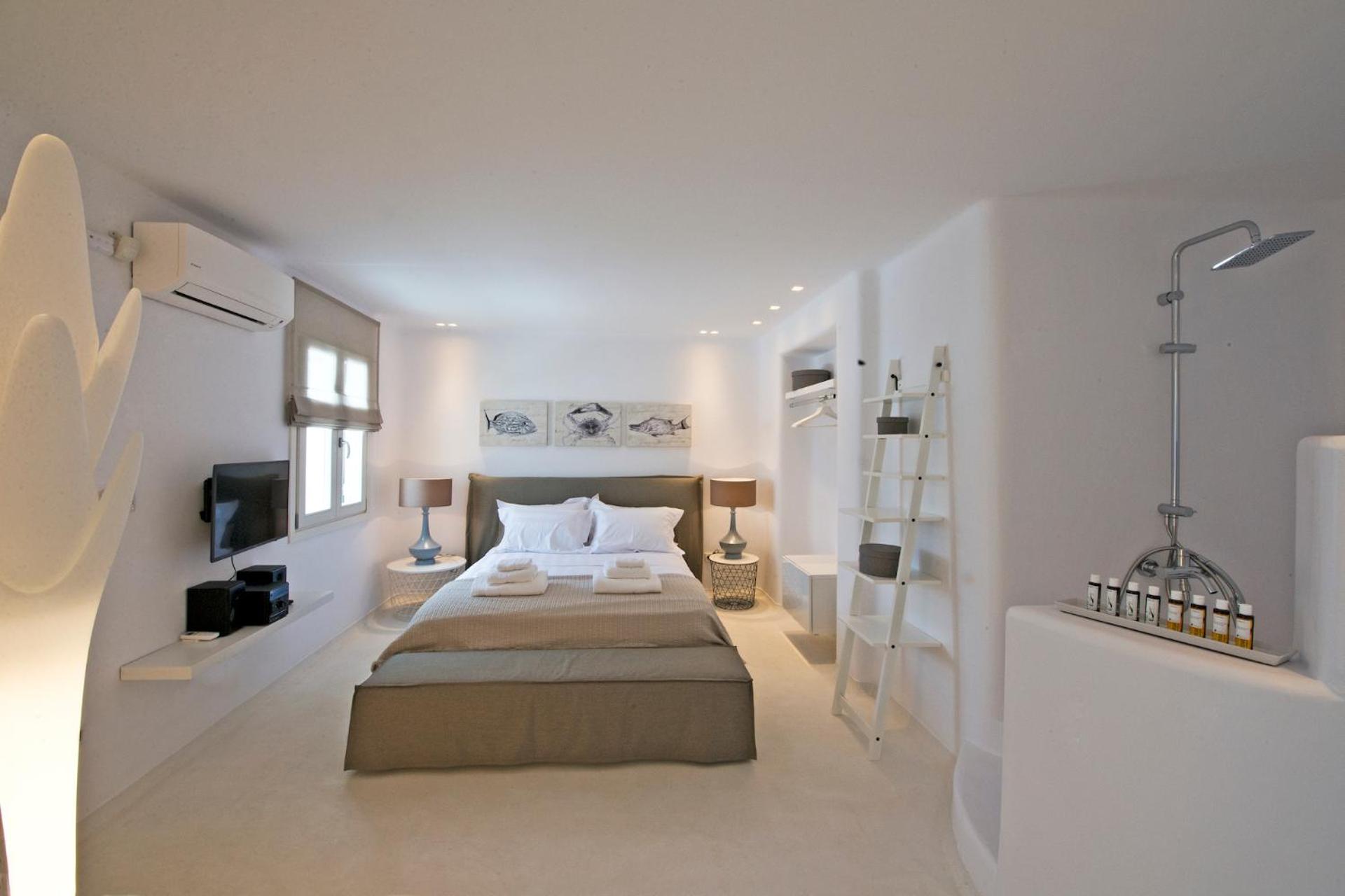 Villa with Private Pool - Photo 39