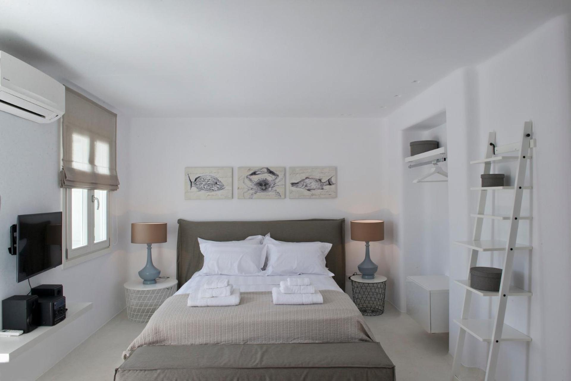 Villa with Private Pool - Photo 8