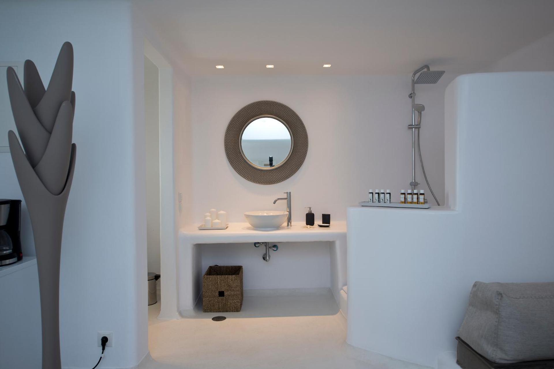 Villa with Private Pool - Photo 37