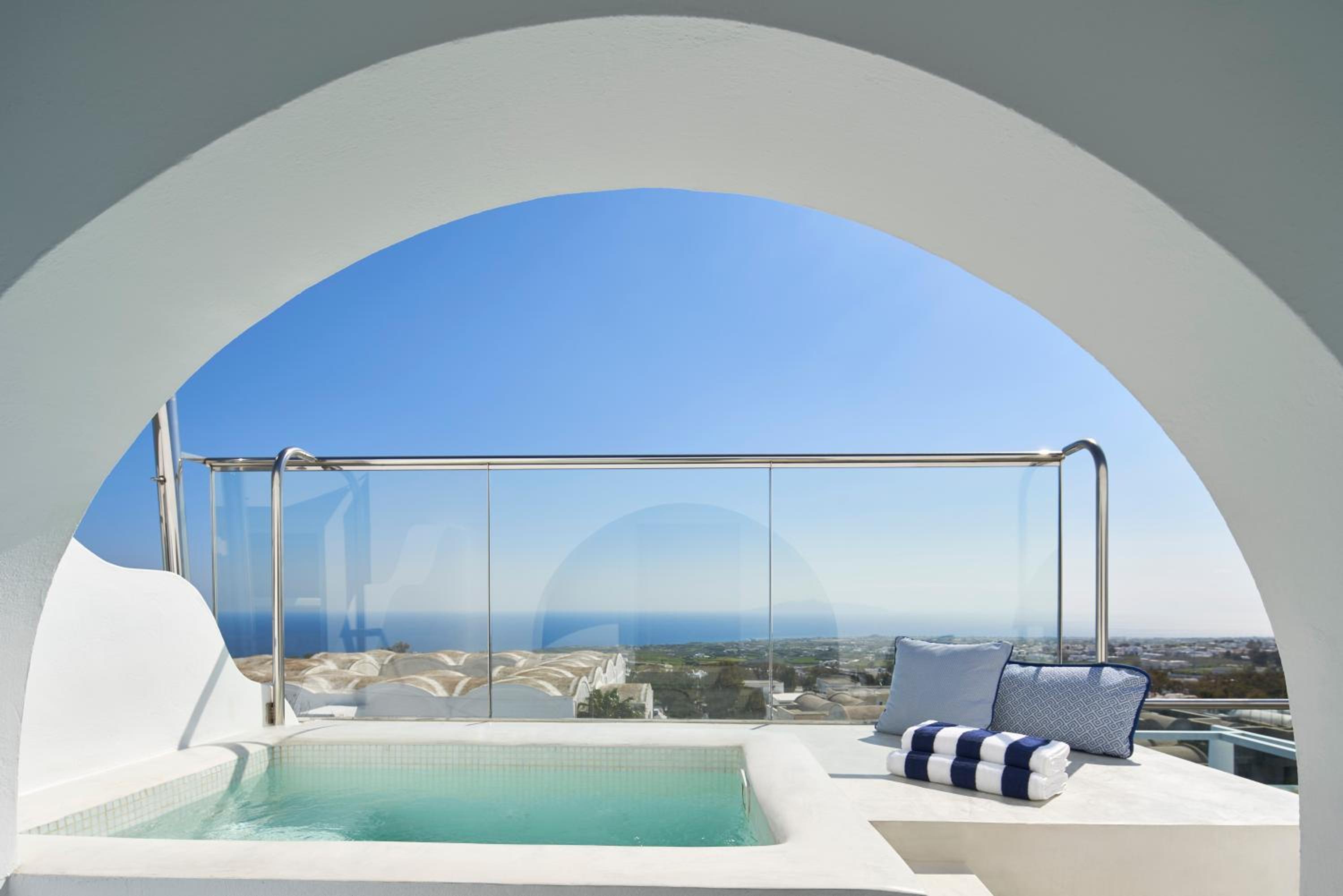 Suite with Hot Tub and Sea View - Photo 12