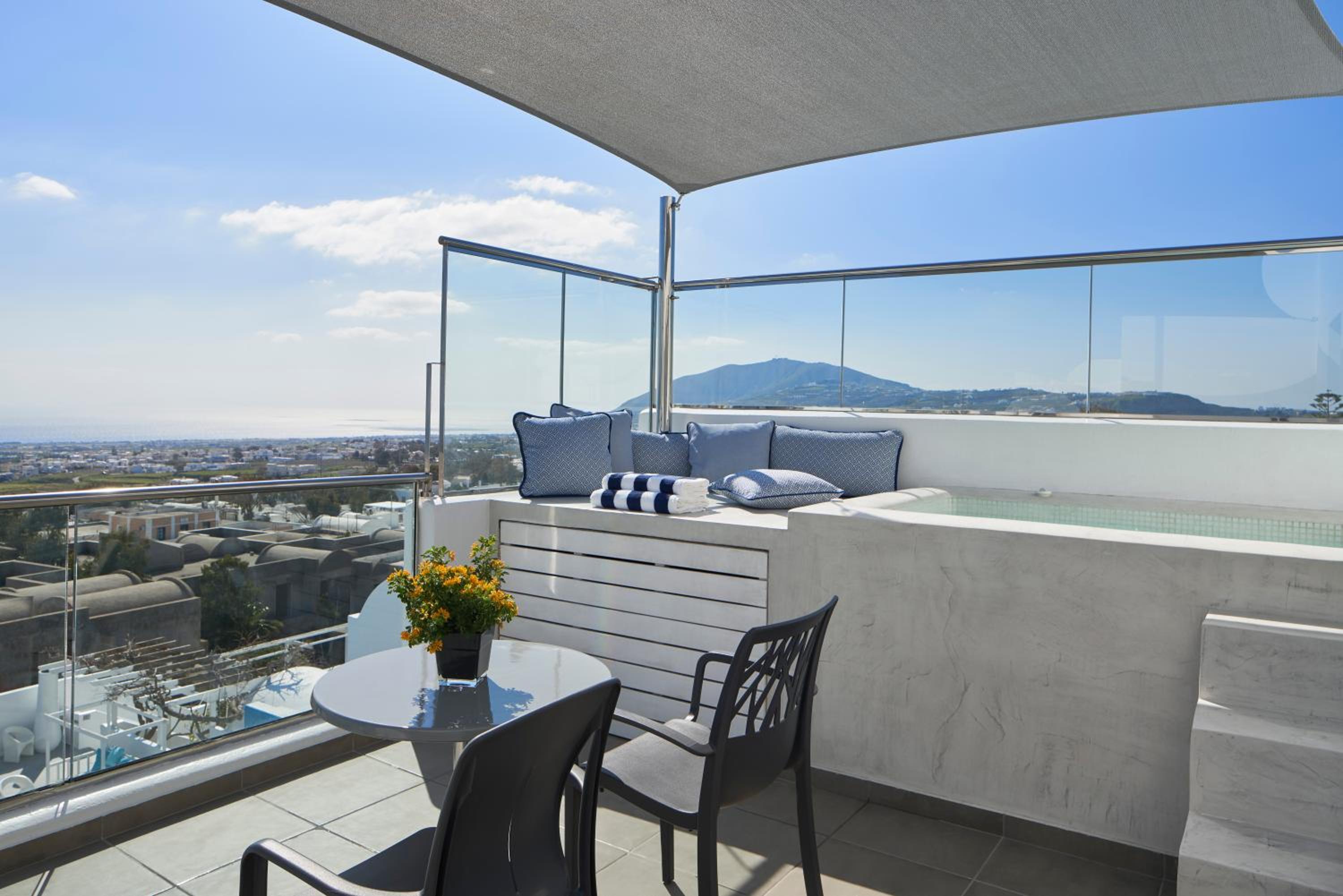 Suite with Hot Tub and Sea View - Photo 11