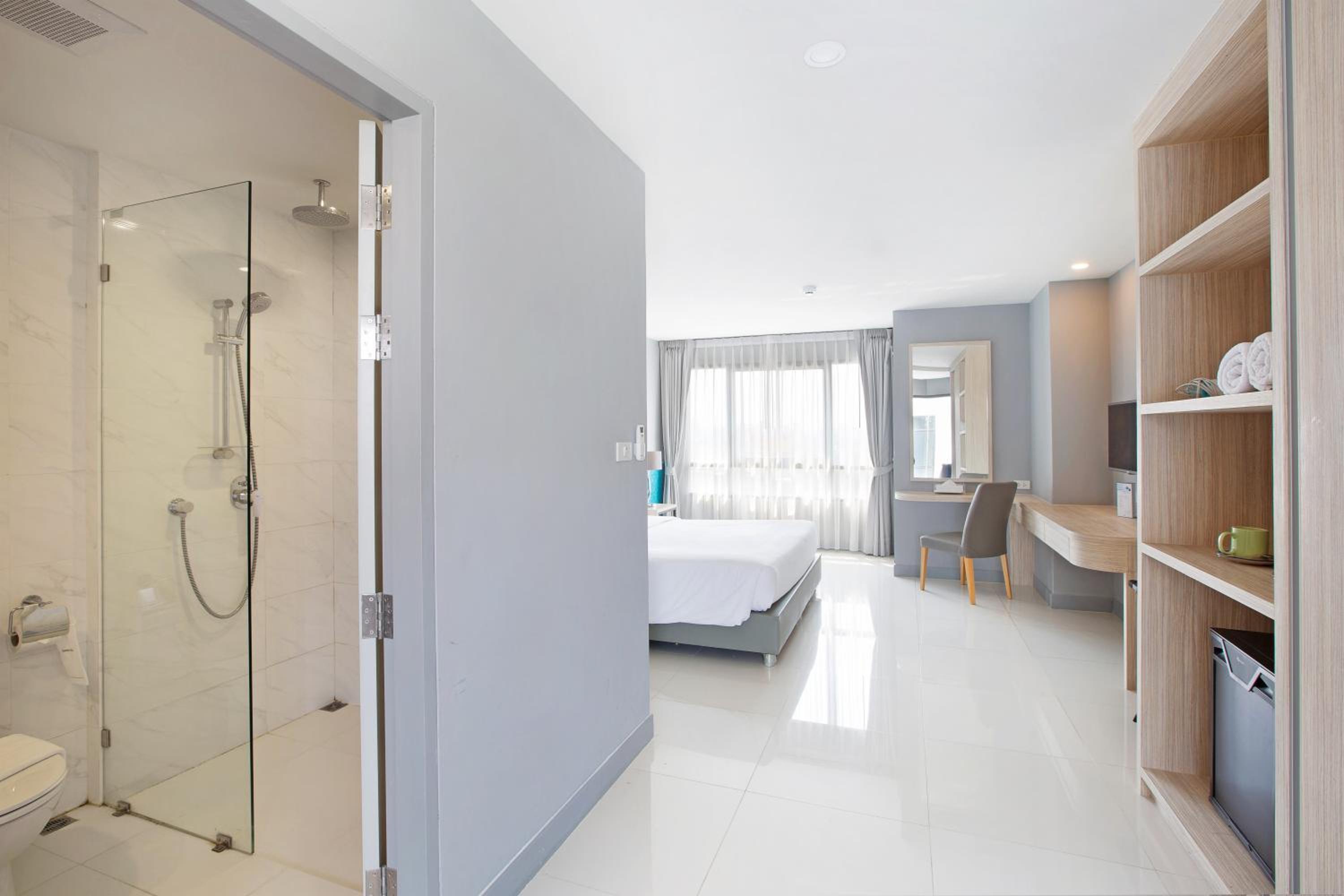 Deluxe Double or Twin Room - Photo 9