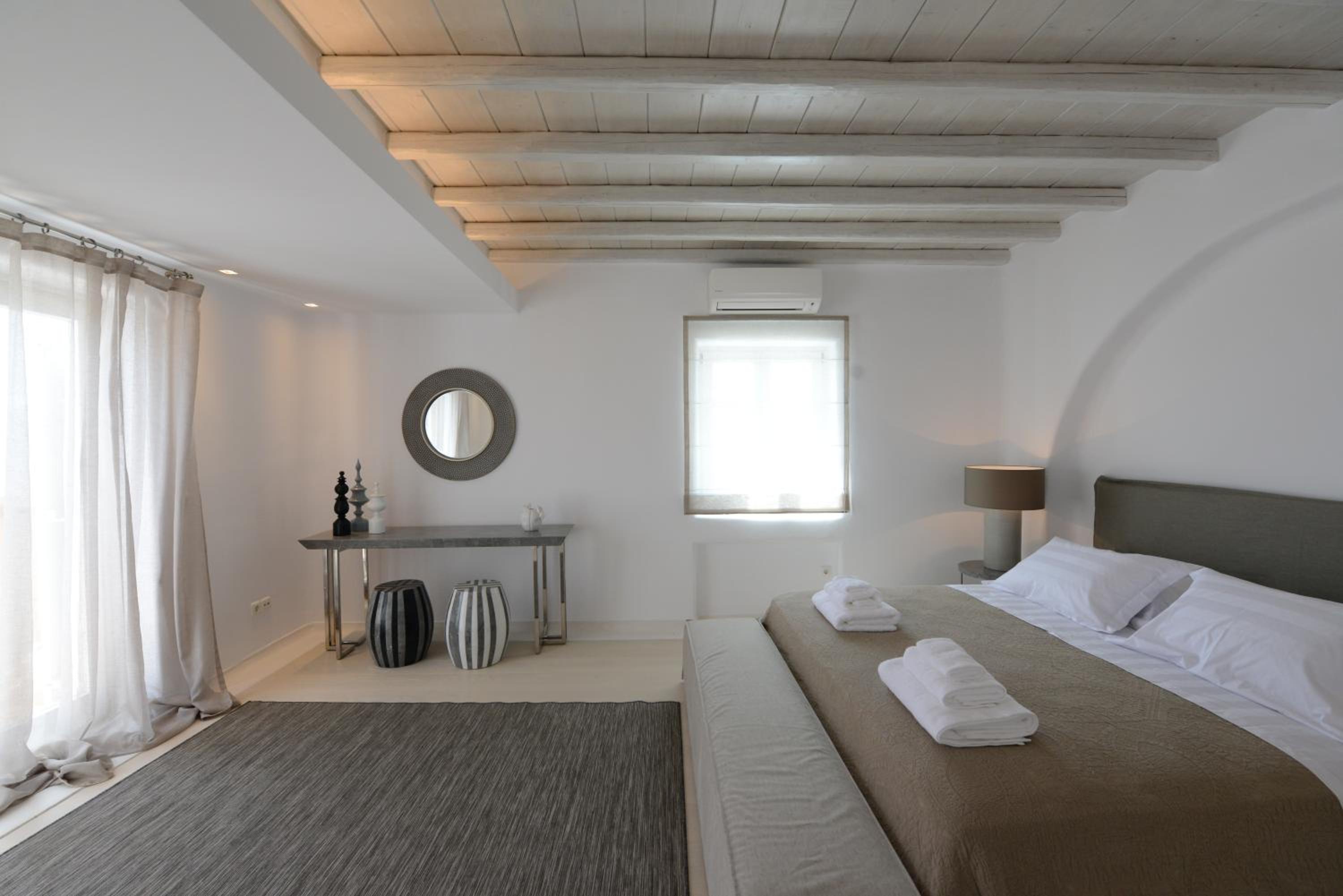 Villa with Private Pool - Photo 28