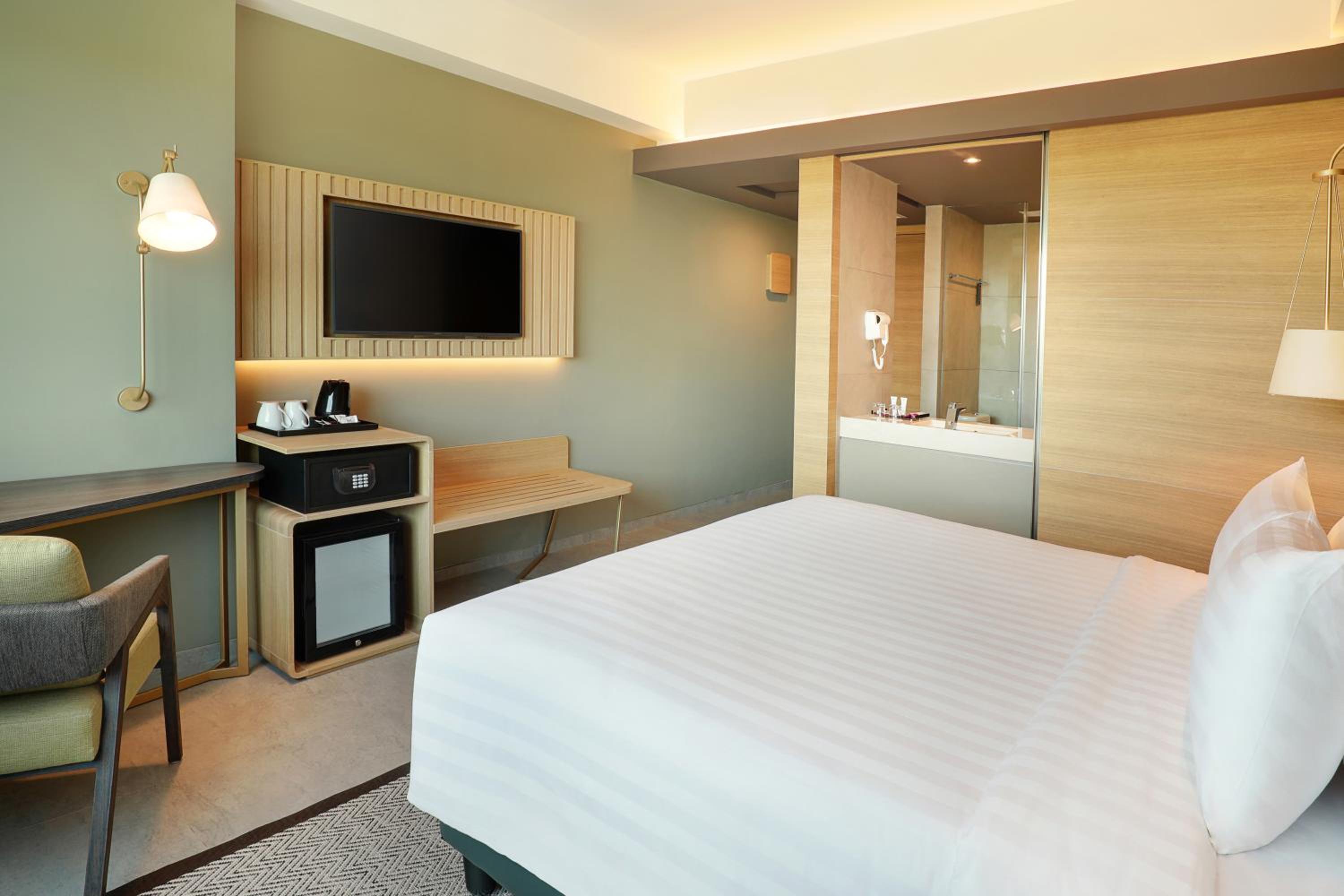 Superior King Room - Photo 7
