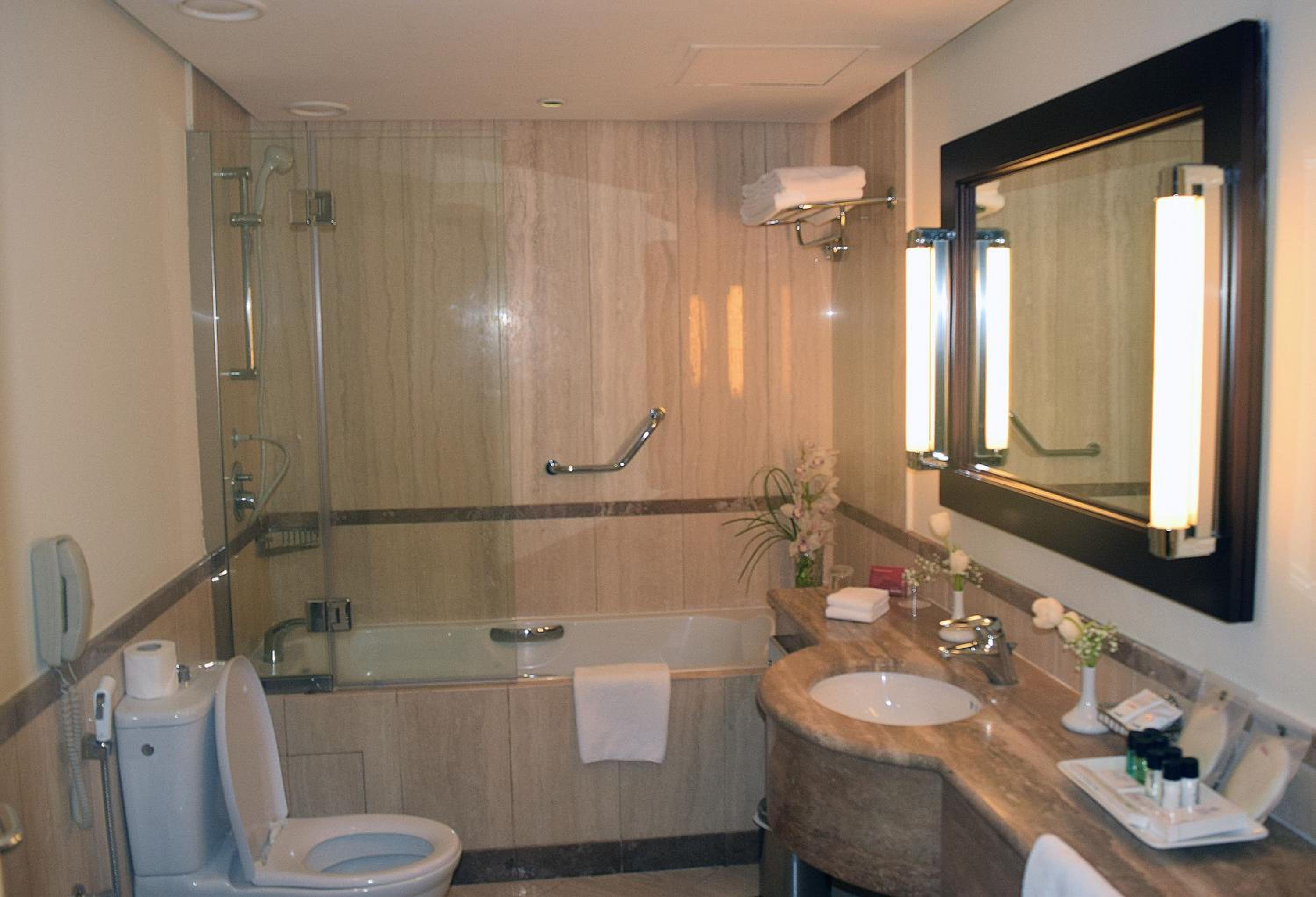 Premium Twin Room - Photo 3