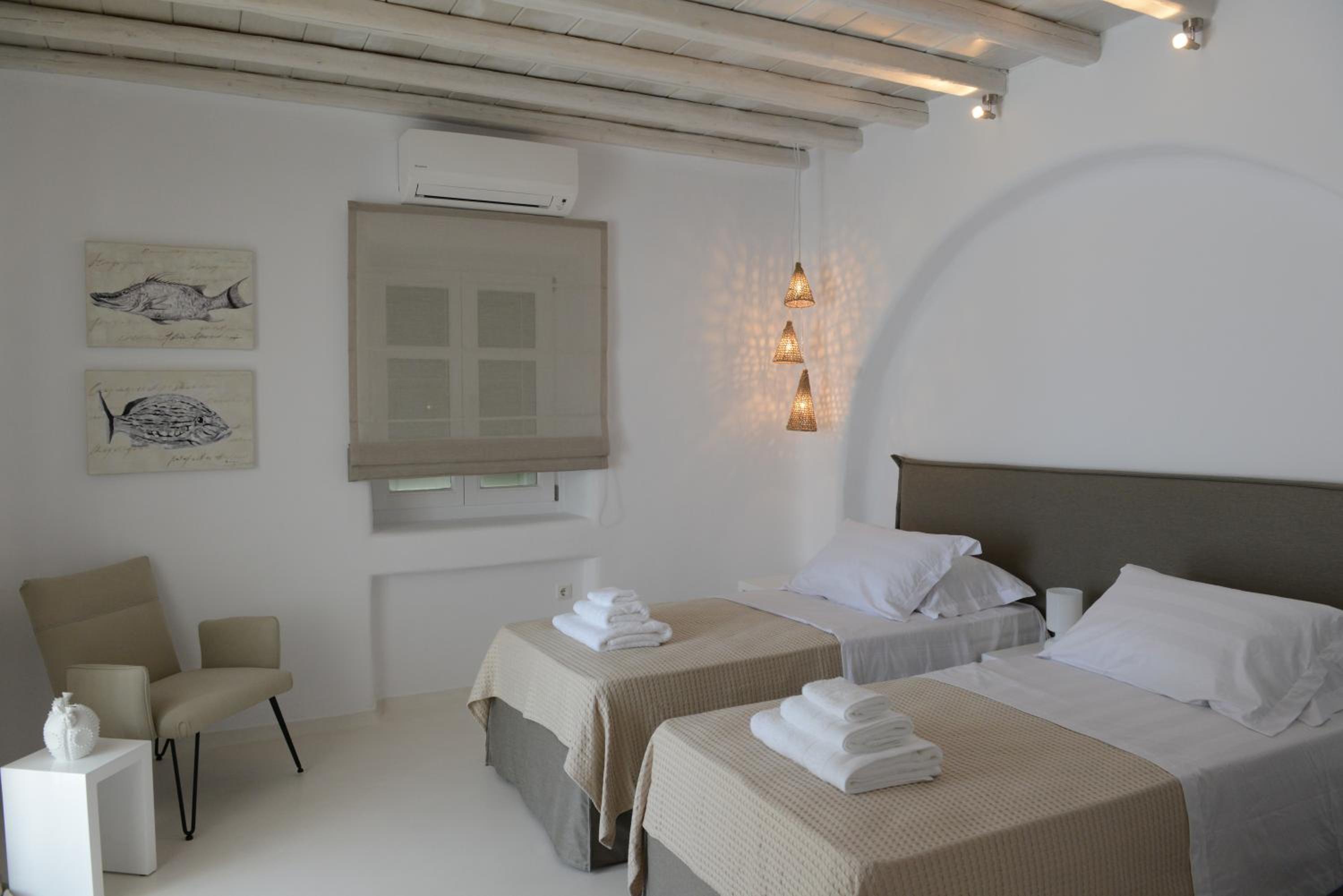 Villa with Private Pool - Photo 2