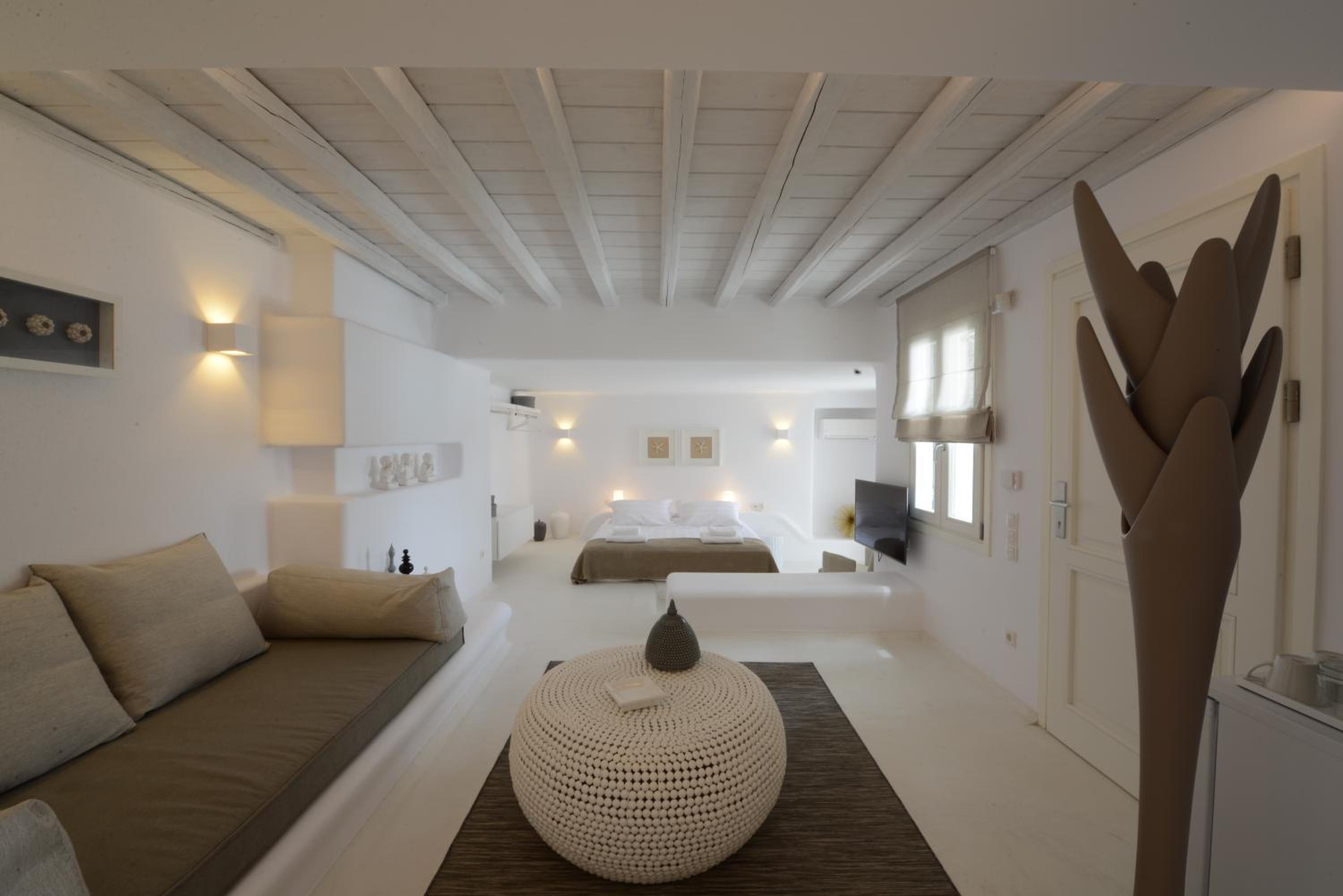 Villa with Private Pool - Photo 35