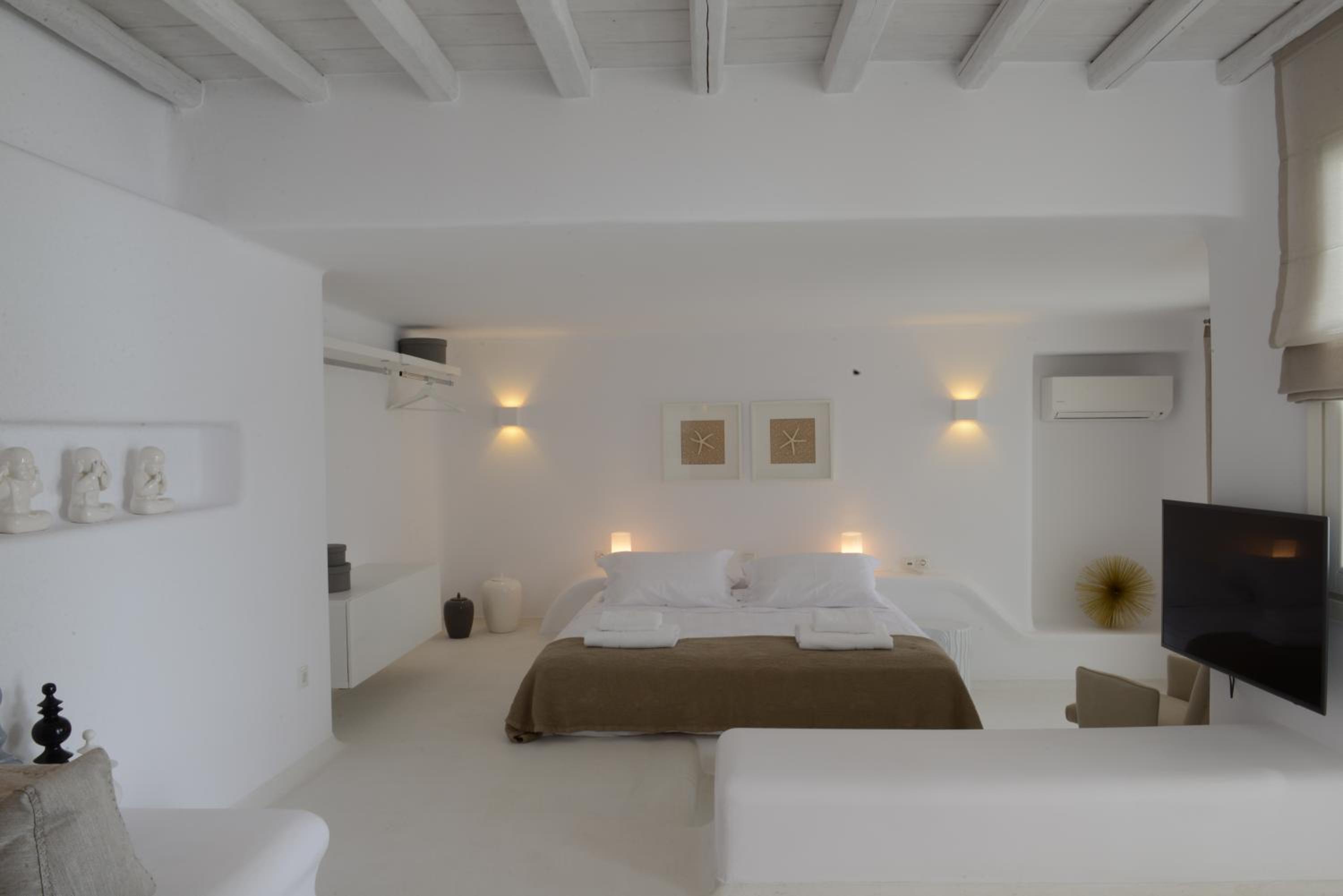 Villa with Private Pool - Photo 36