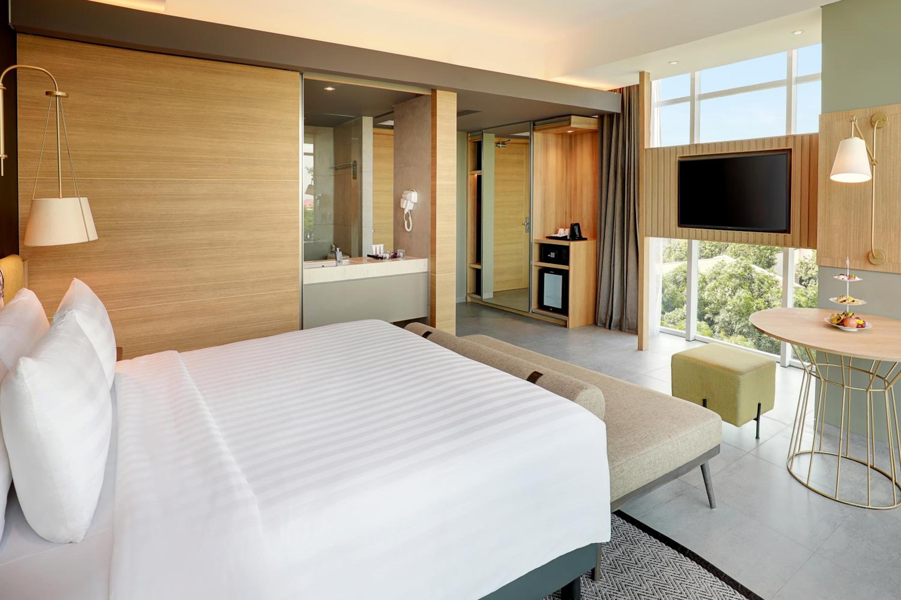 Junior King Suite - Photo 5