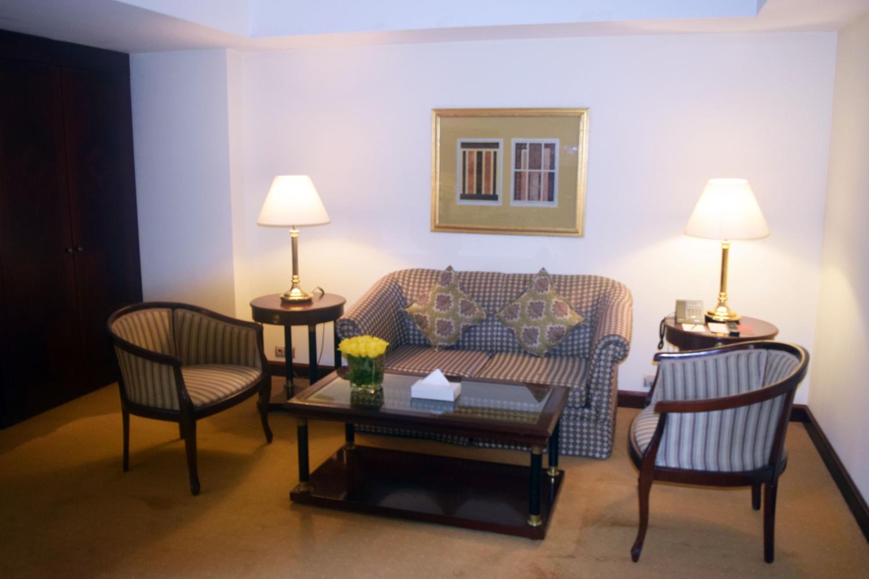 One-Bedroom Suite - Photo 6