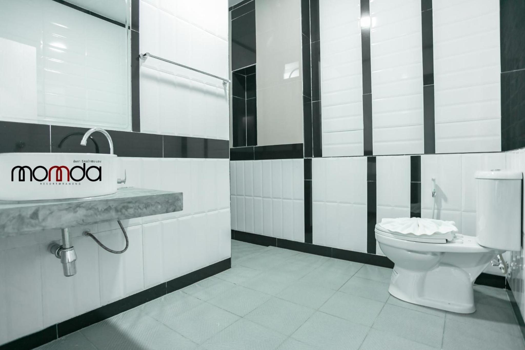 Double Room with Balcony - Photo 9
