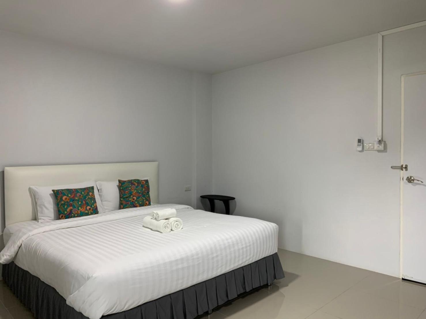 Small Double Room - Photo 9