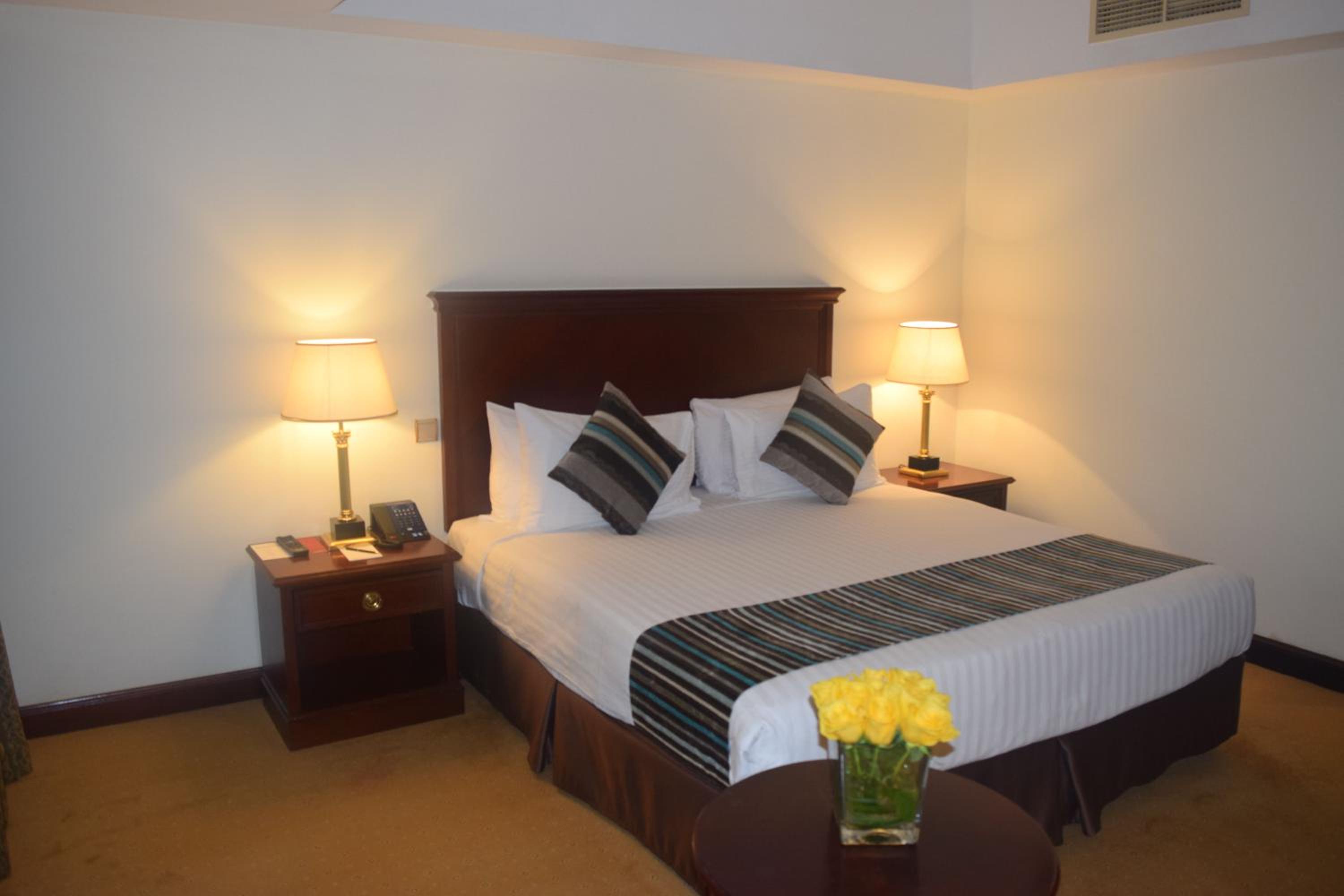 Deluxe King Room - Photo 6
