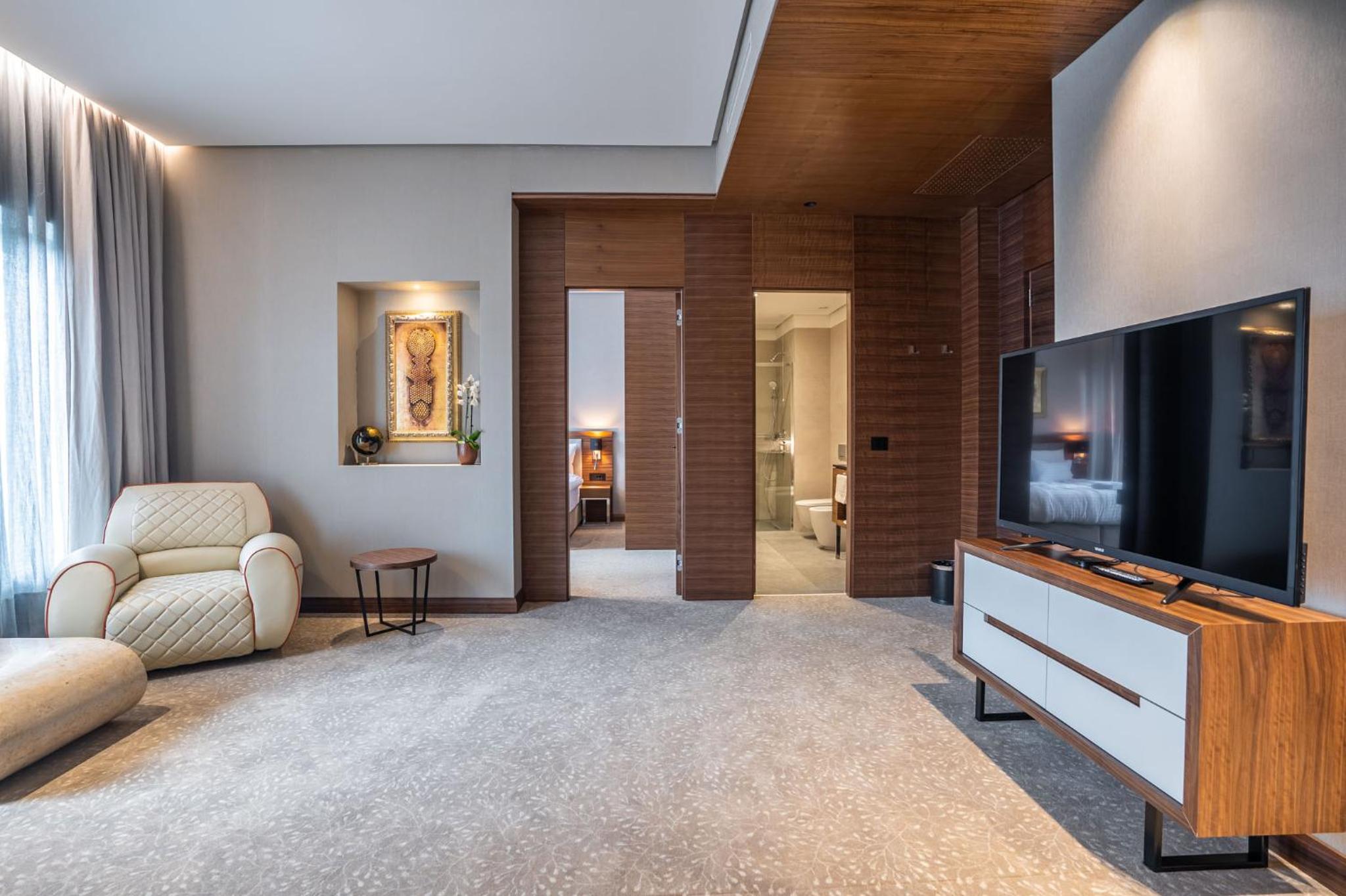 One-Bedroom Suite - Photo 1