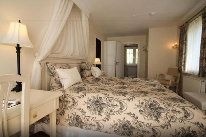 Budget Double Room photo 3