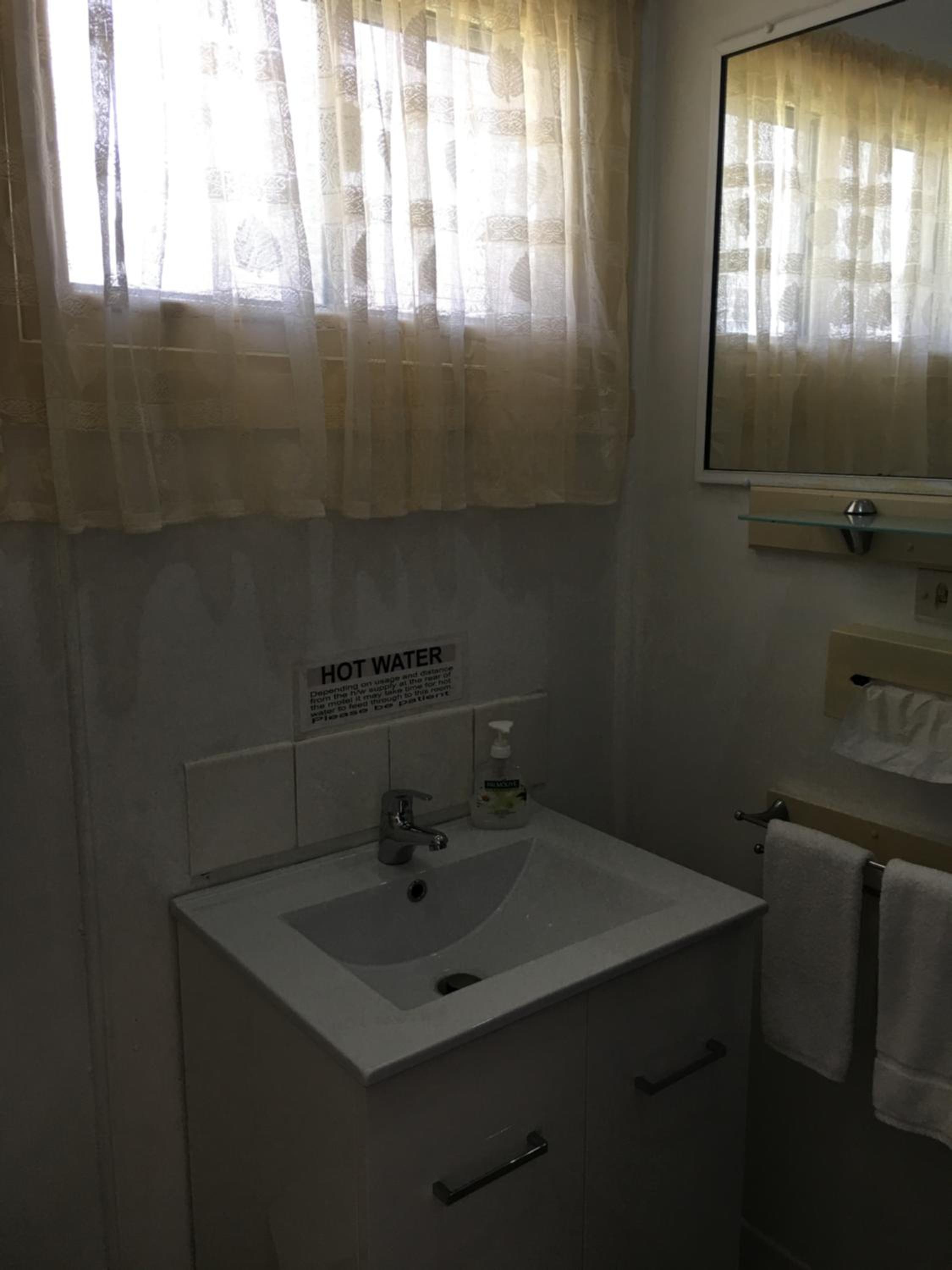 Standard Queen Room - No Pets Allowed - Photo 3