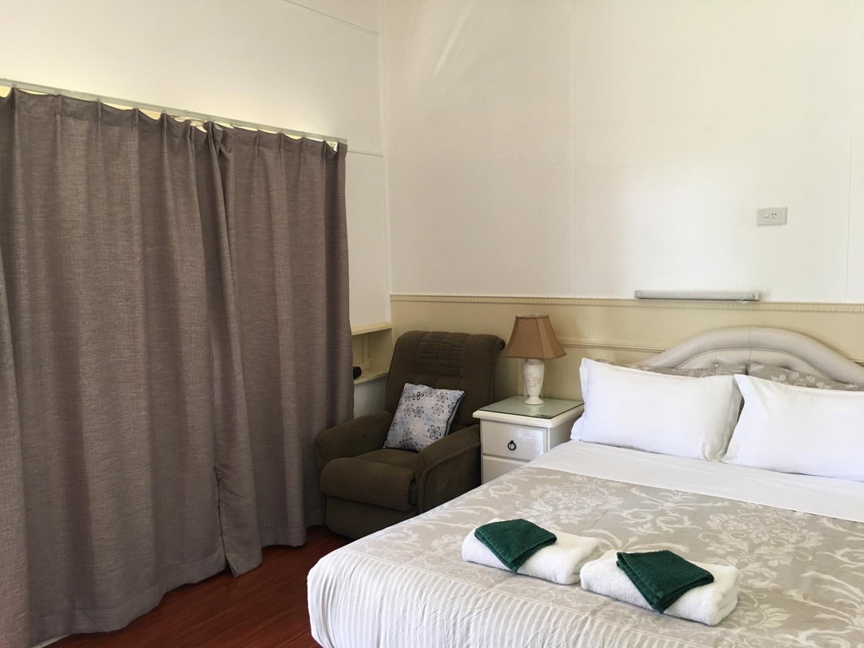 Standard Queen Room - No Pets Allowed - Photo 1