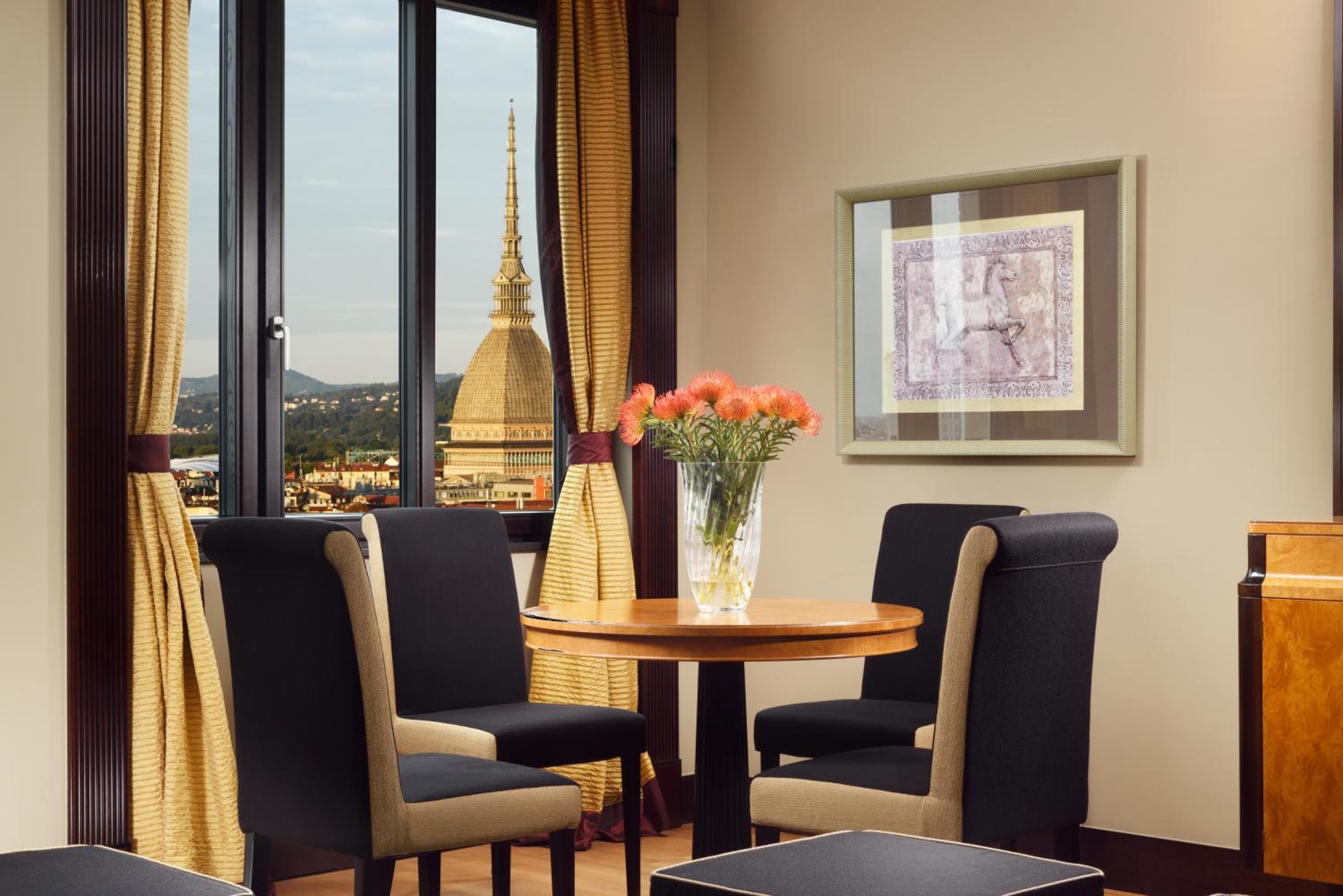 Diplomatic Suite - Photo 3