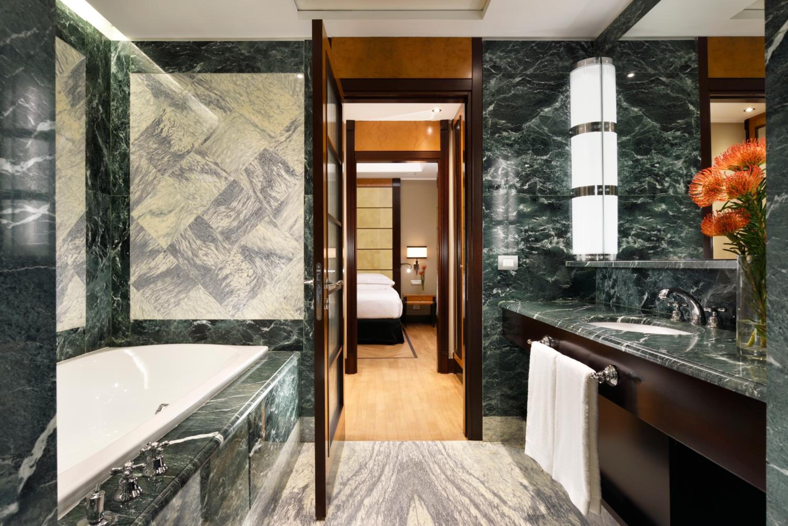 Diplomatic Suite - Photo 4