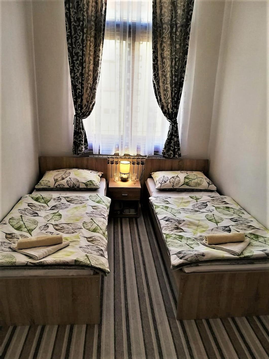 Twin Room - Photo 1