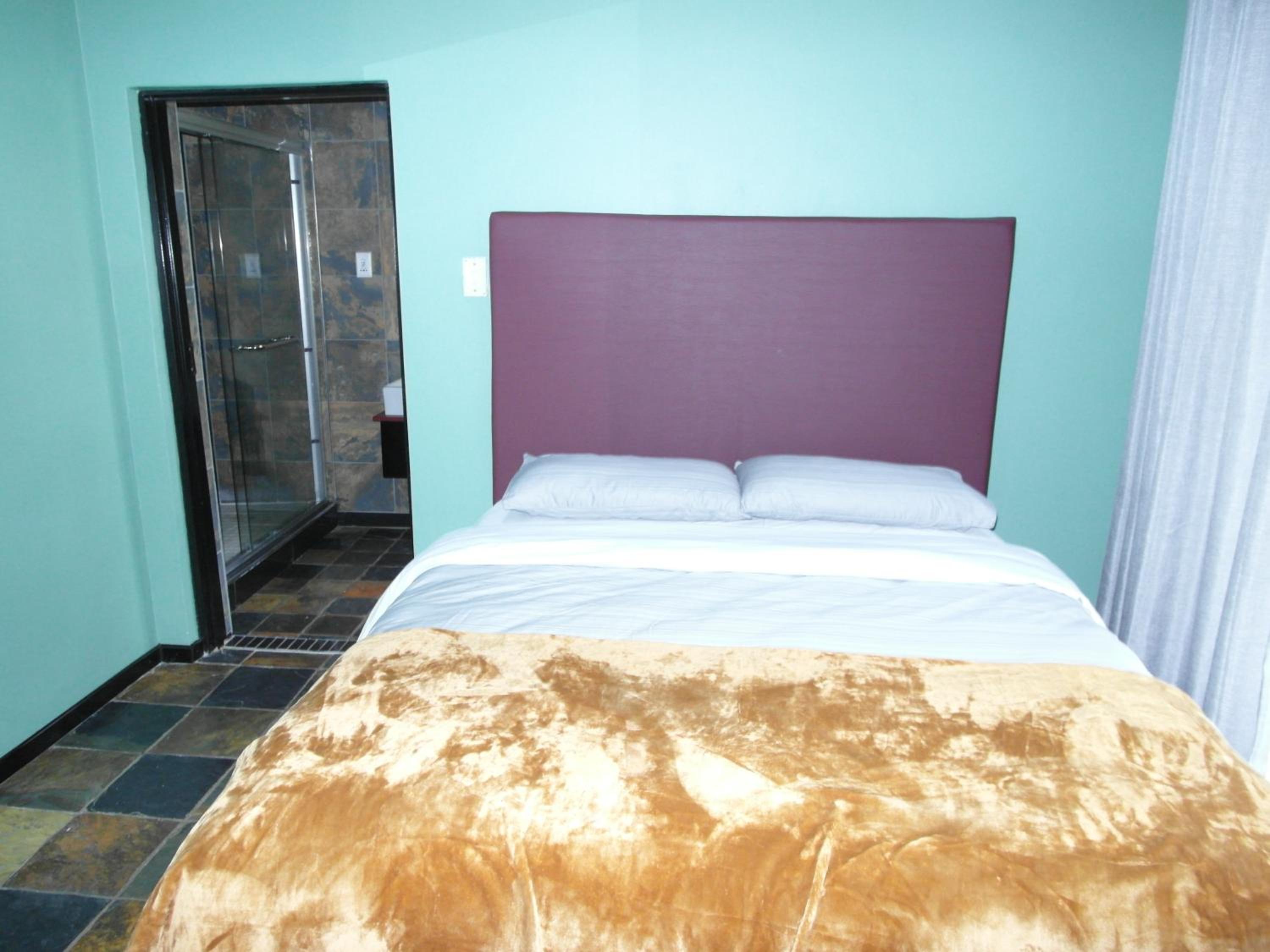Standard Queen Room photo 1