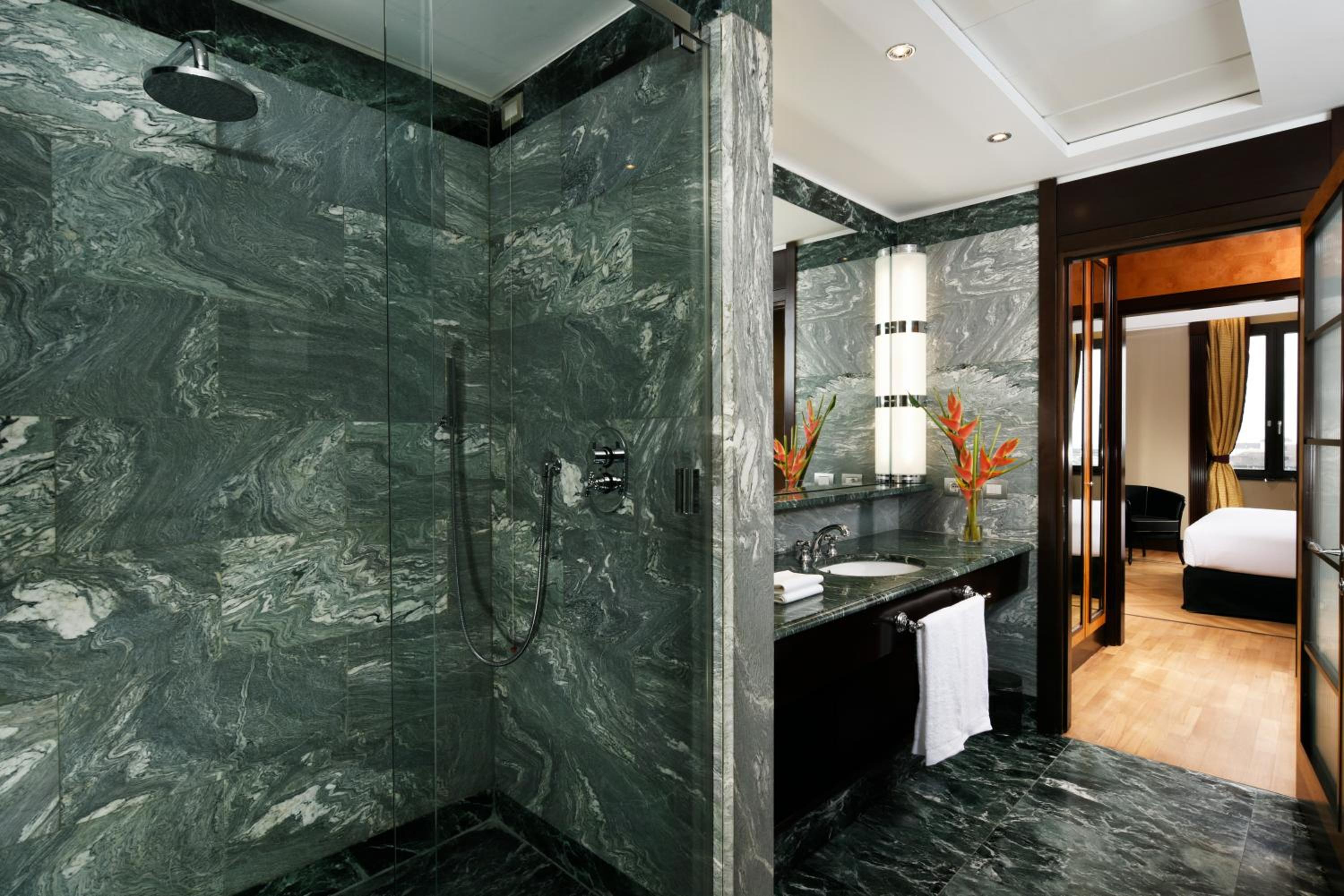 Executive Suite - Photo 3